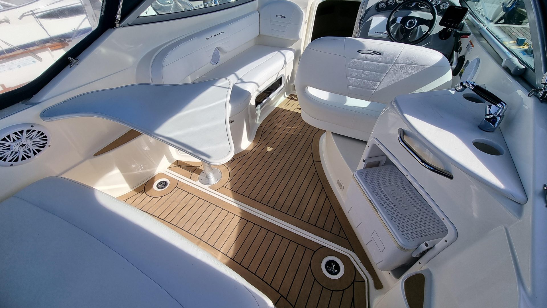 Maxum 2400 SE