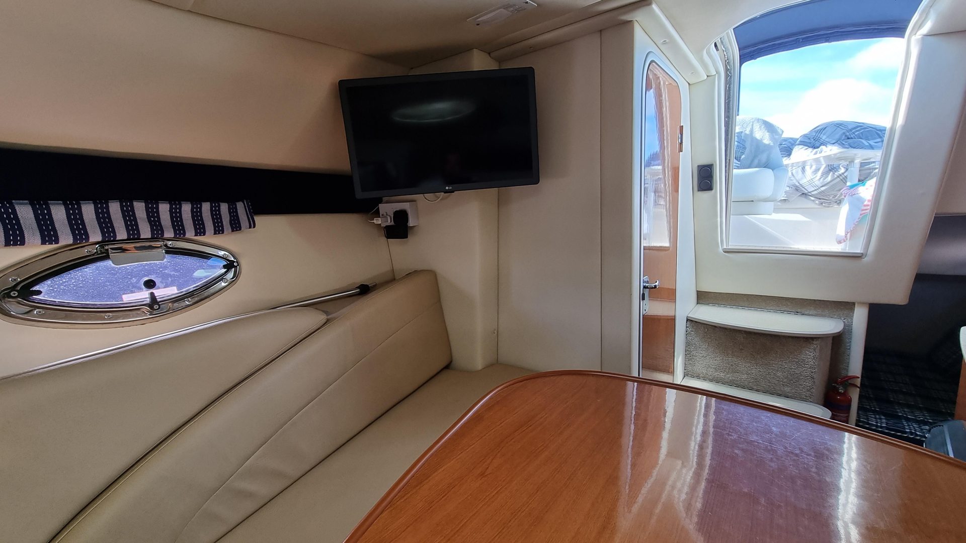 Maxum 2400 SE