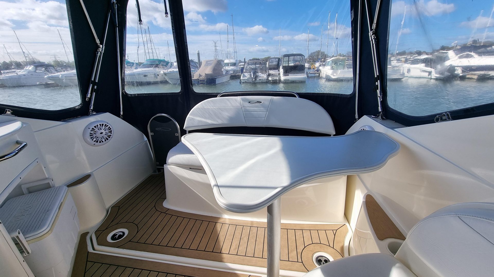 Maxum 2400 SE