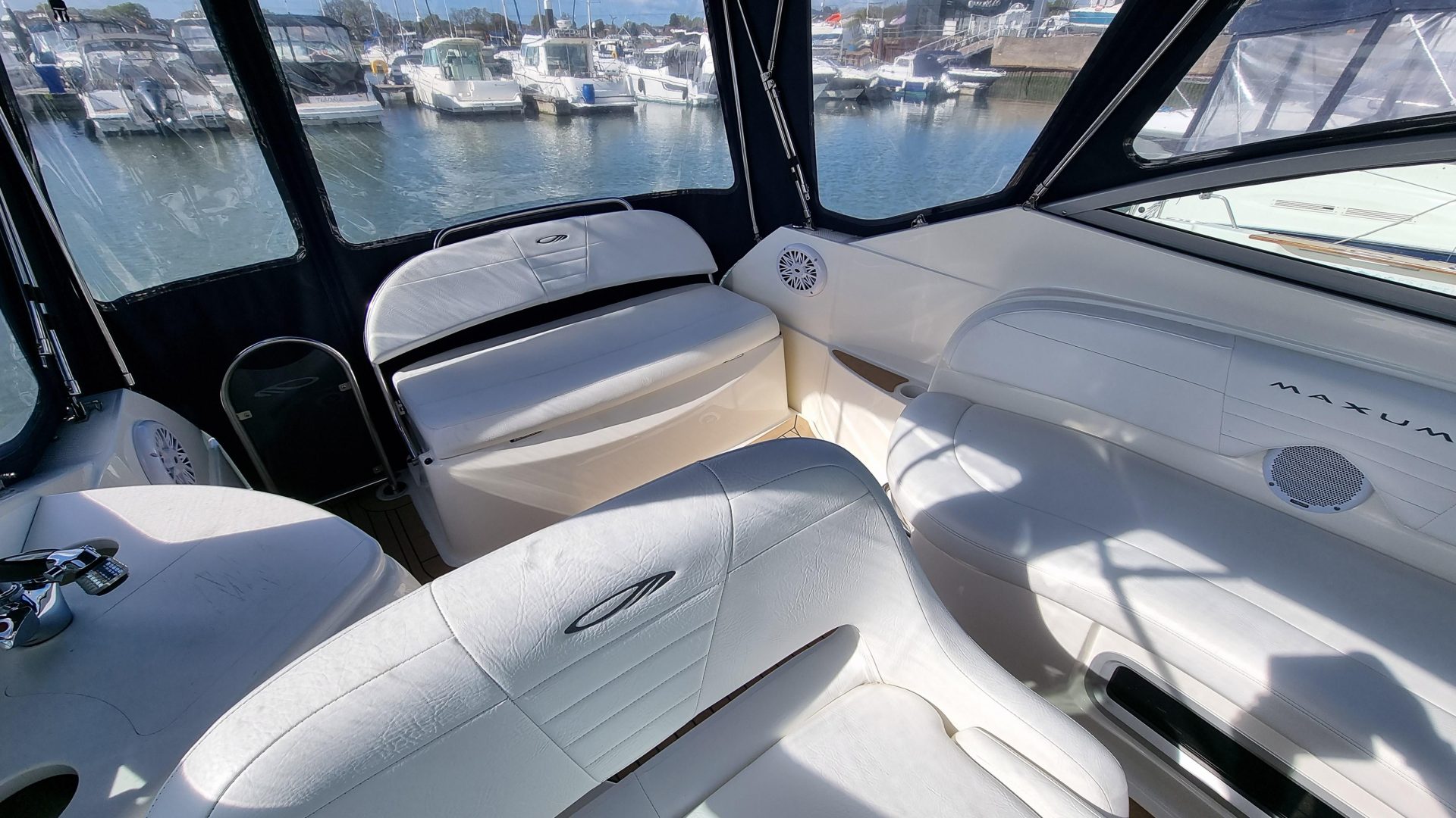 Maxum 2400 SE