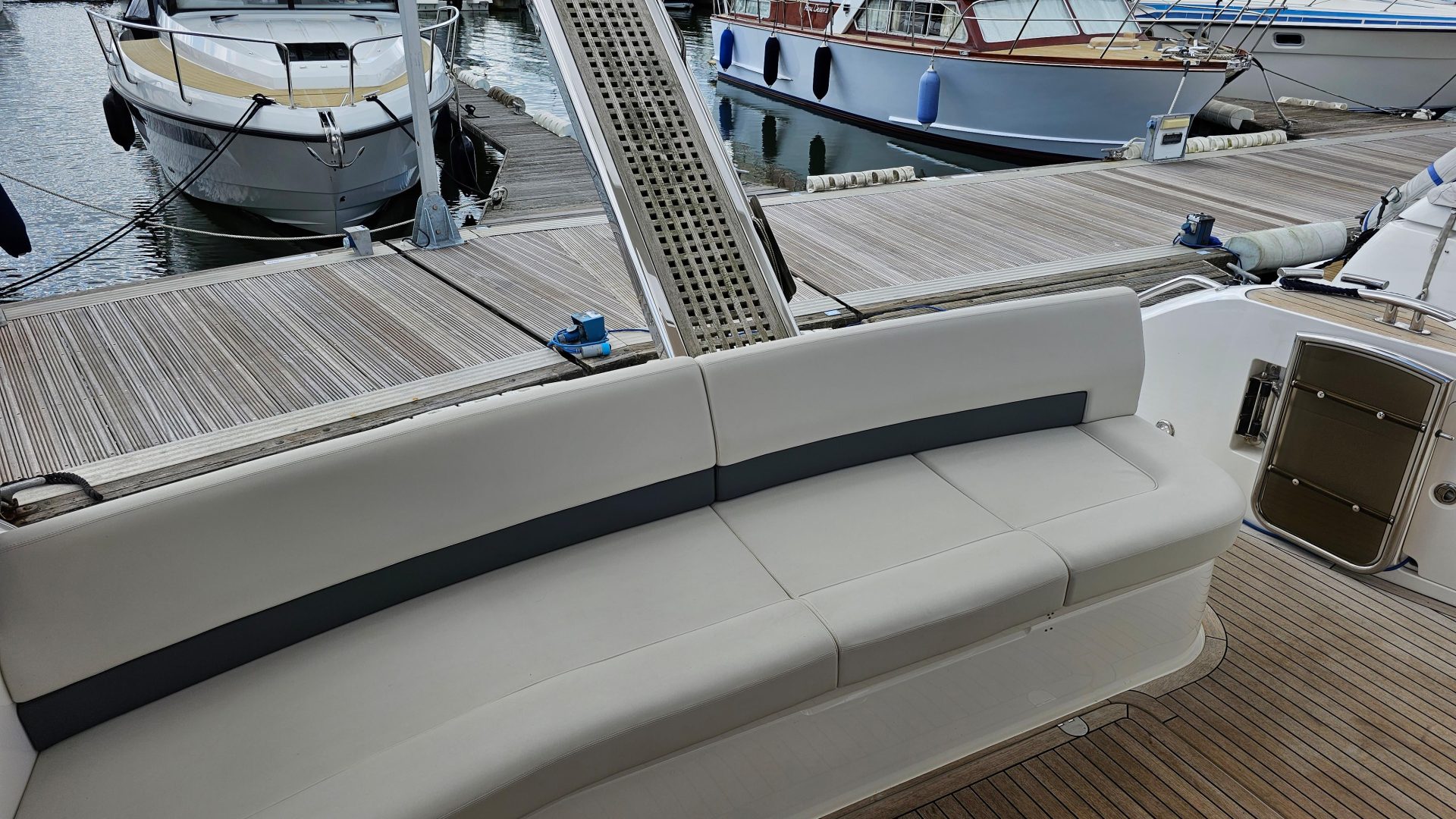 Princess 42 Flybridge