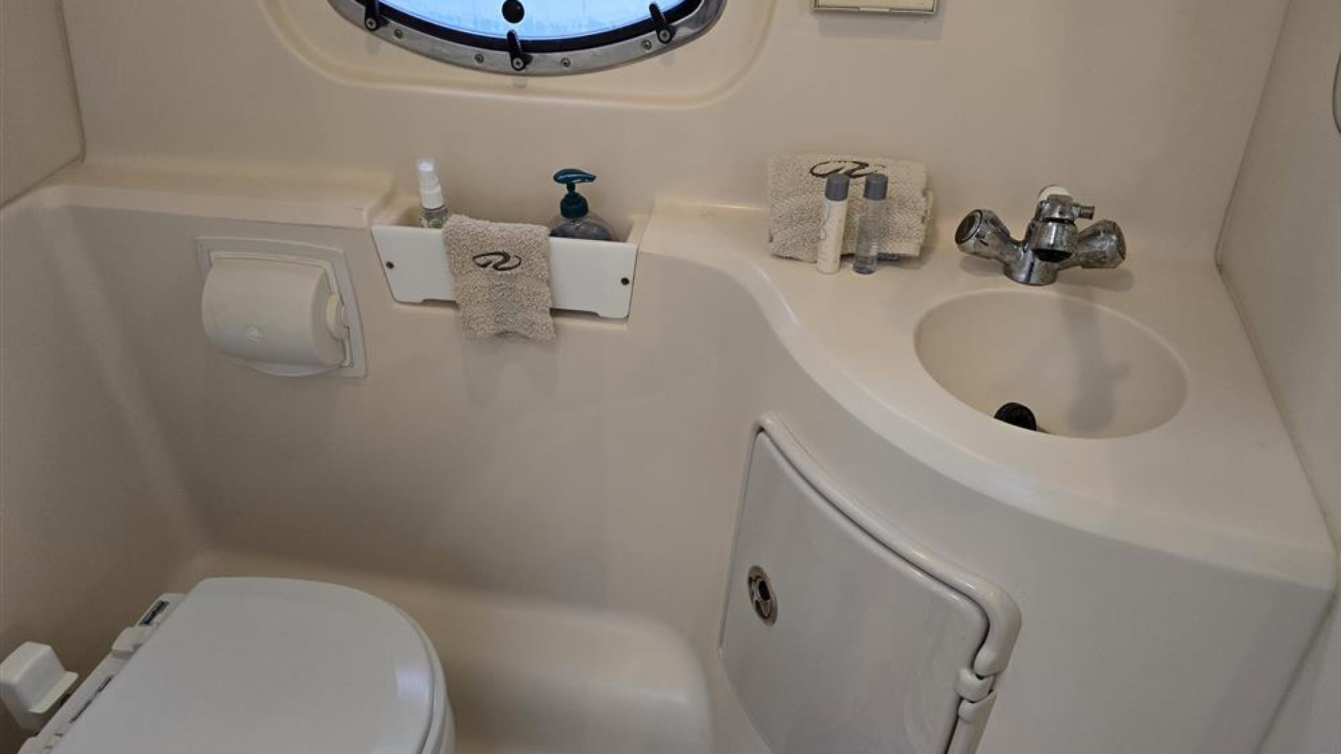 Regal 2565 Window Express