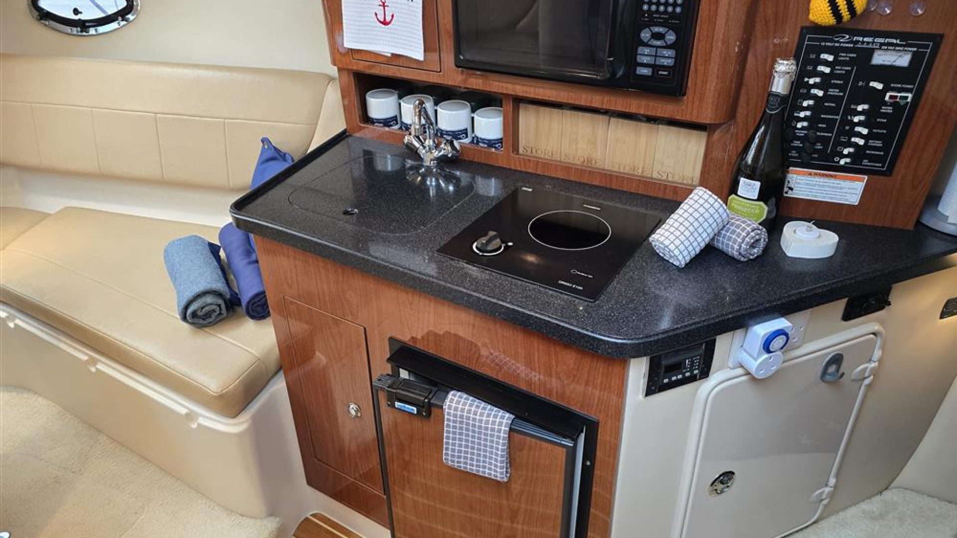 Regal 2565 Window Express