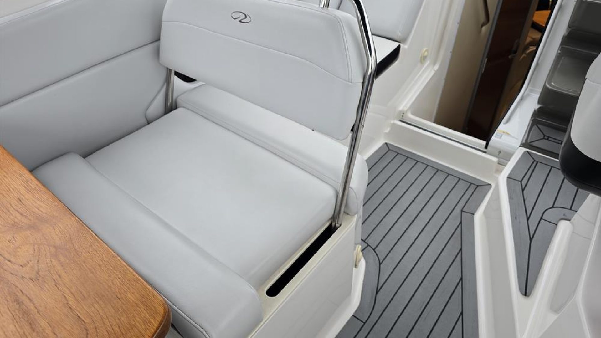 Regal 2565 Window Express