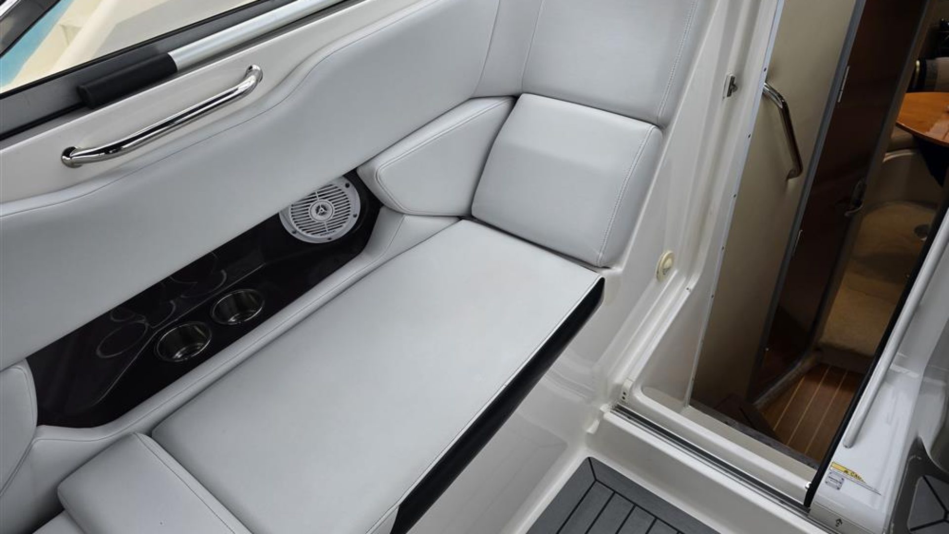 Regal 2565 Window Express