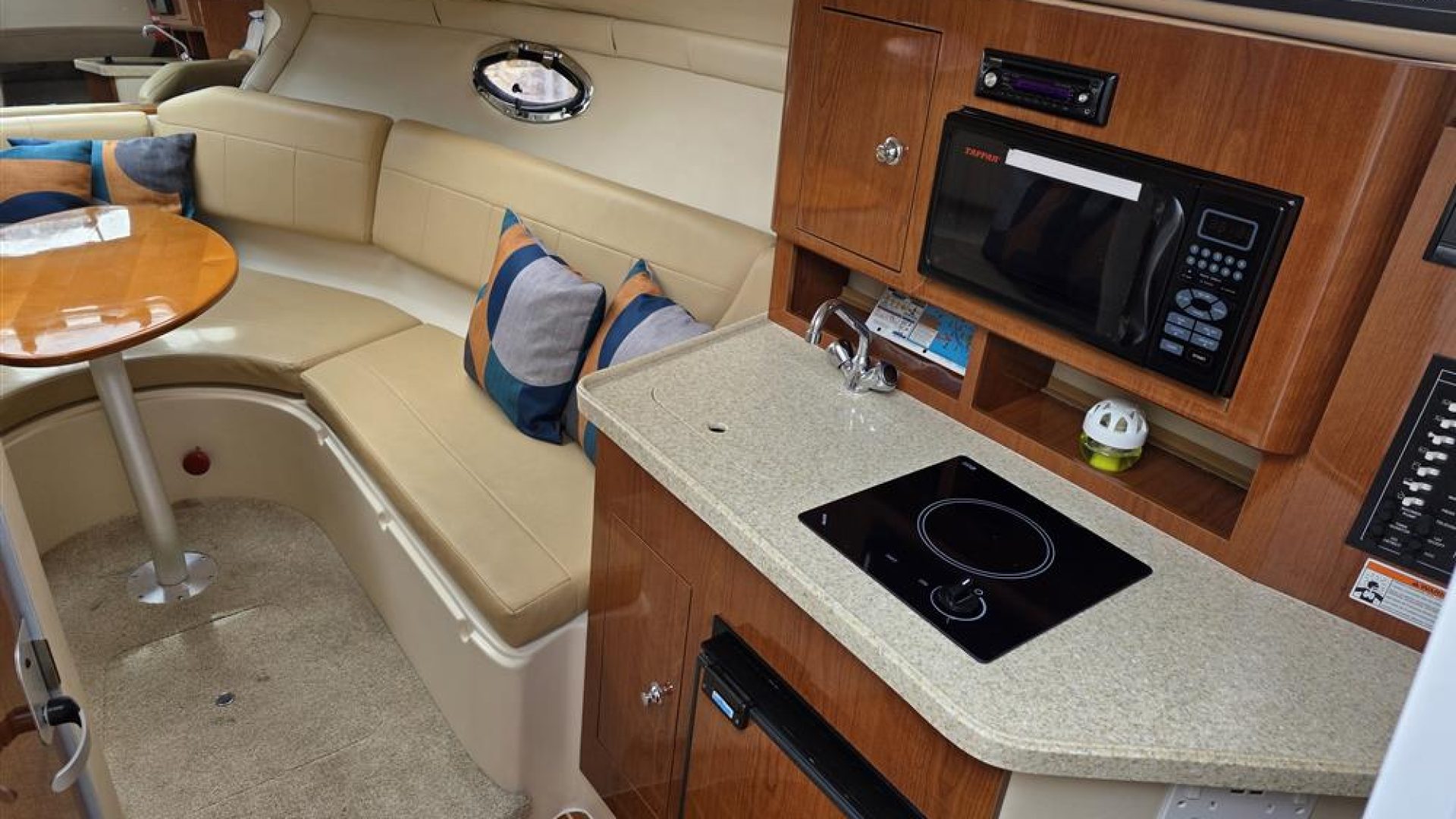 Regal 2565 Window Express