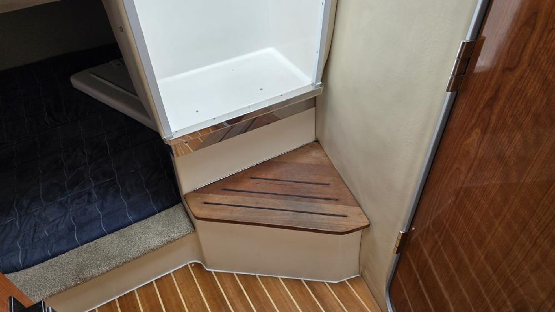 Regal 2565 Window Express