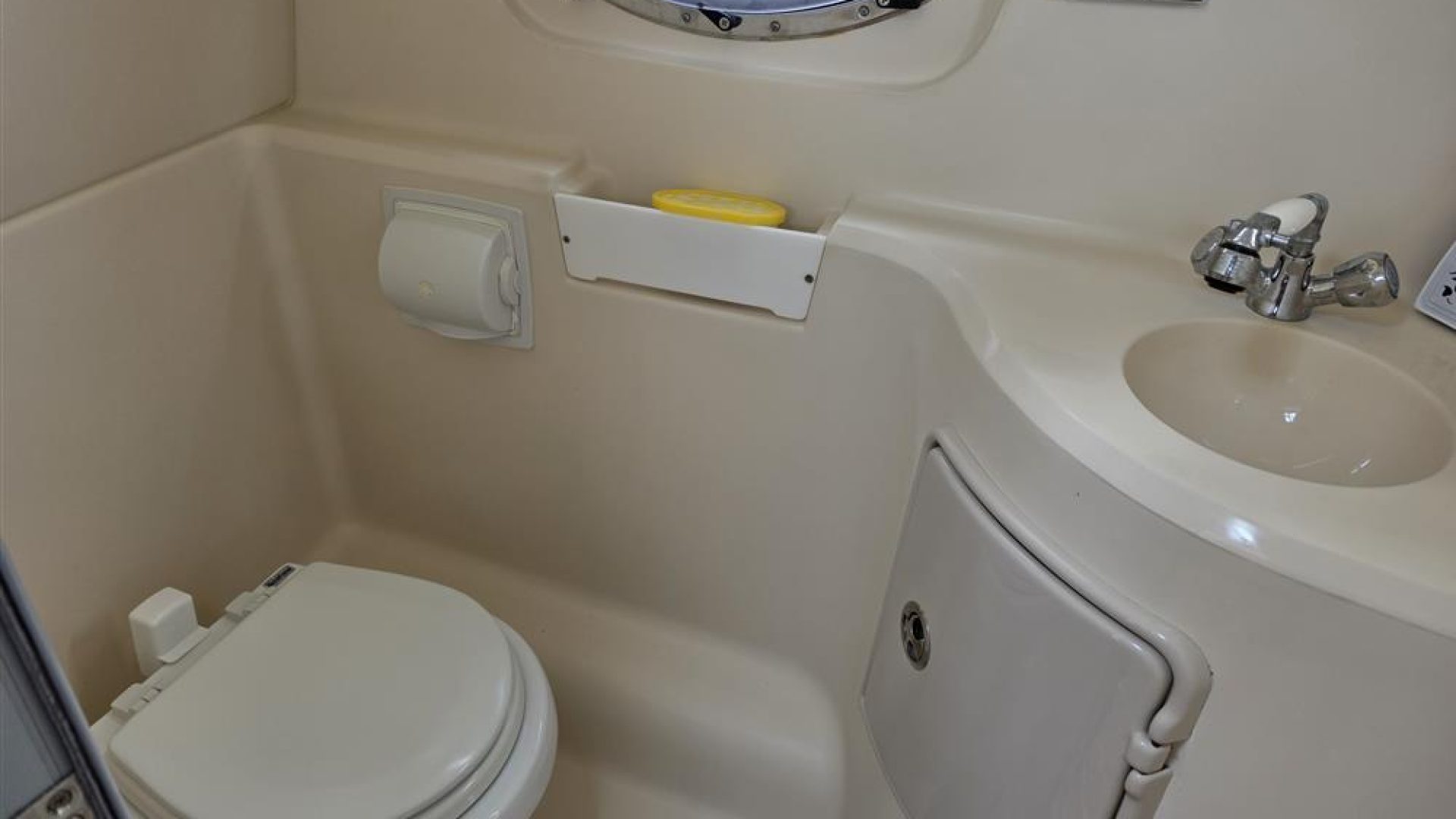 Regal 2565 Window Express