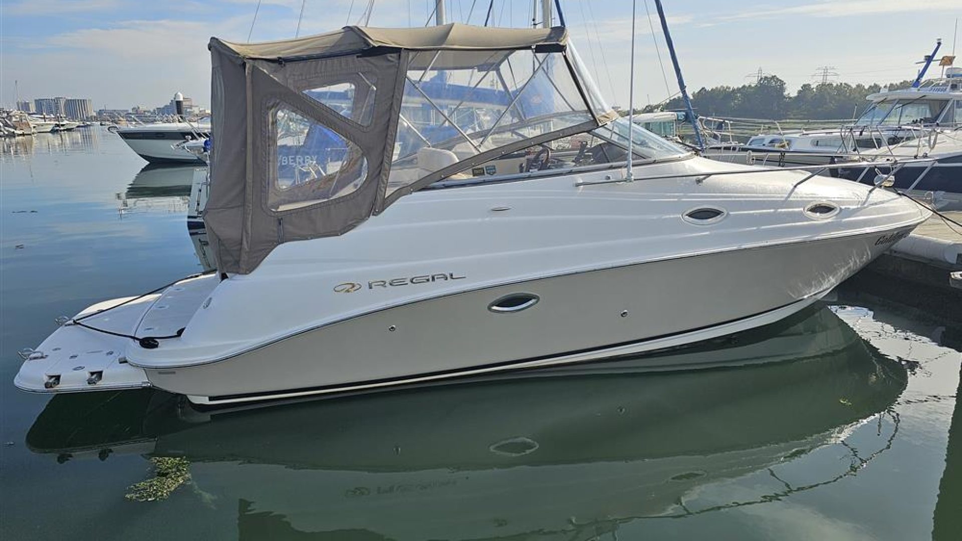 Regal 2665 Commodore