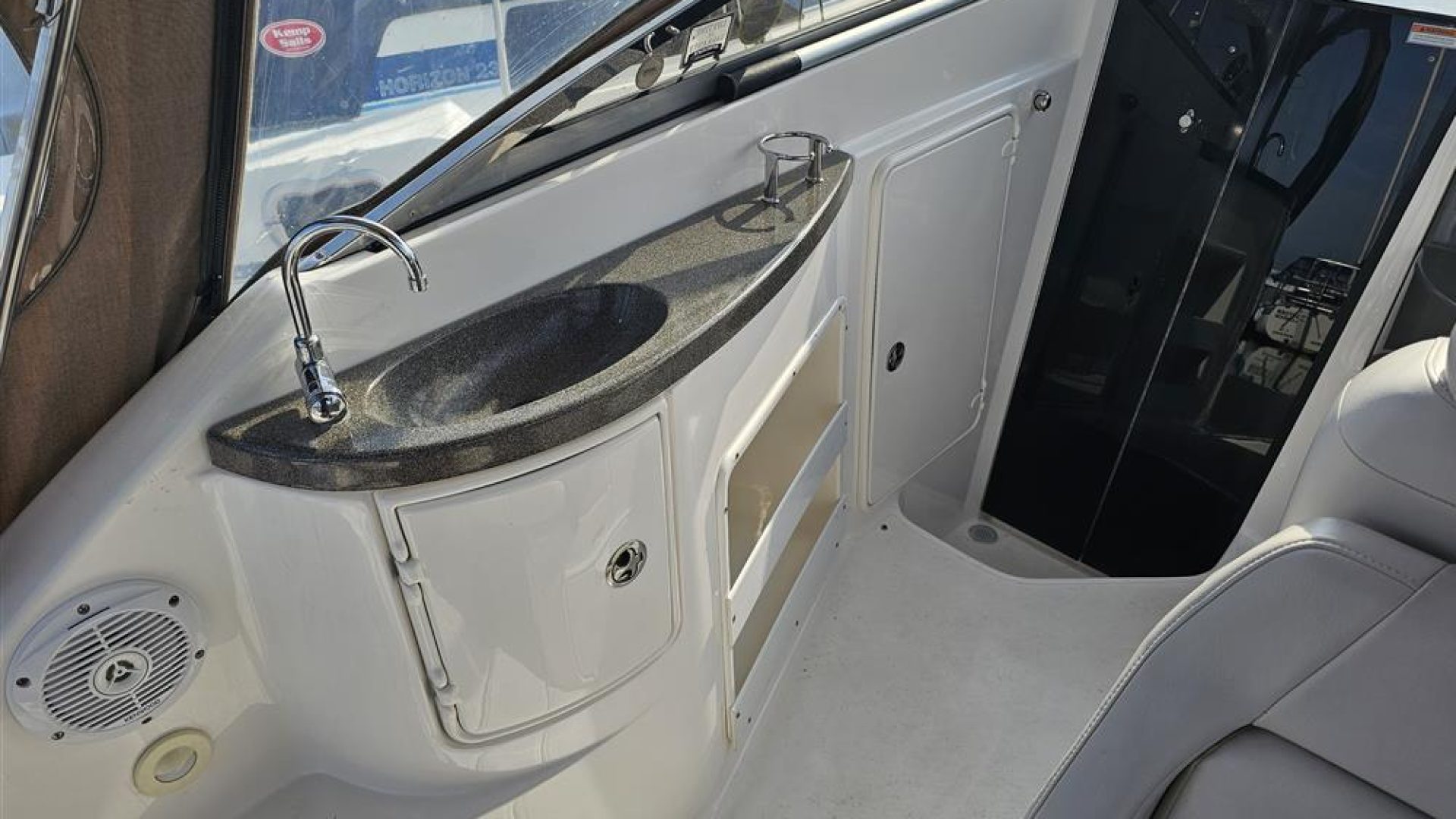 Regal 2665 Commodore