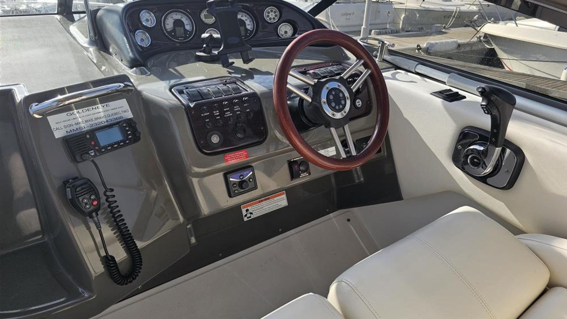 Regal 2665 Commodore