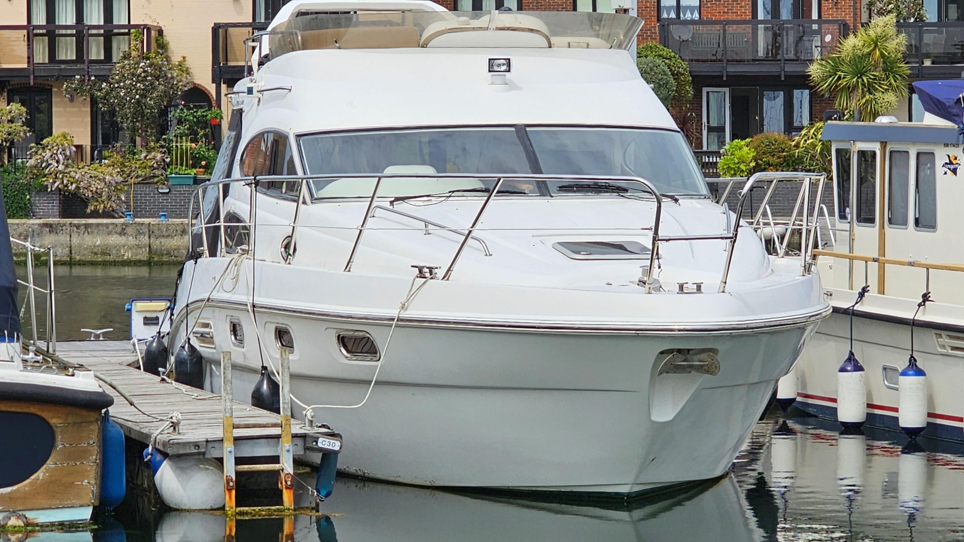 Sealine F37