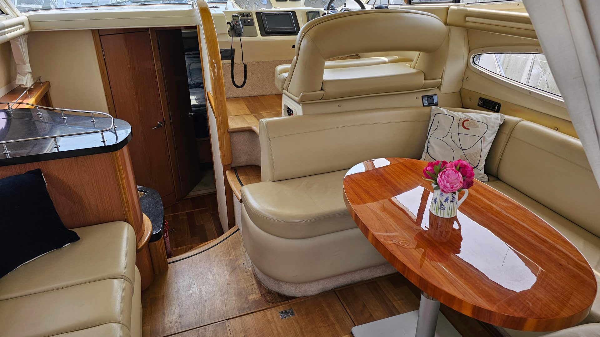 Sealine F37