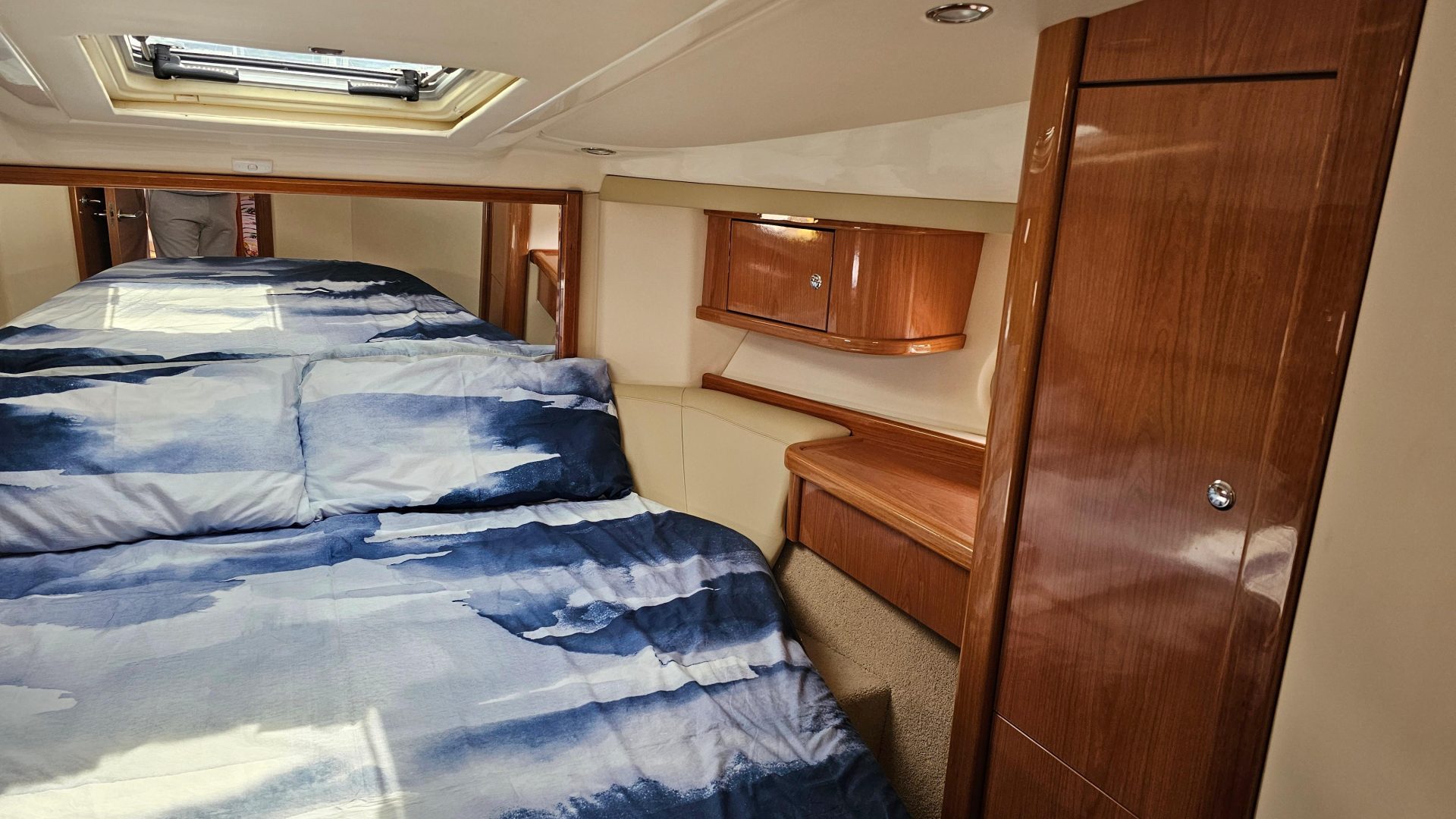 Sealine F37