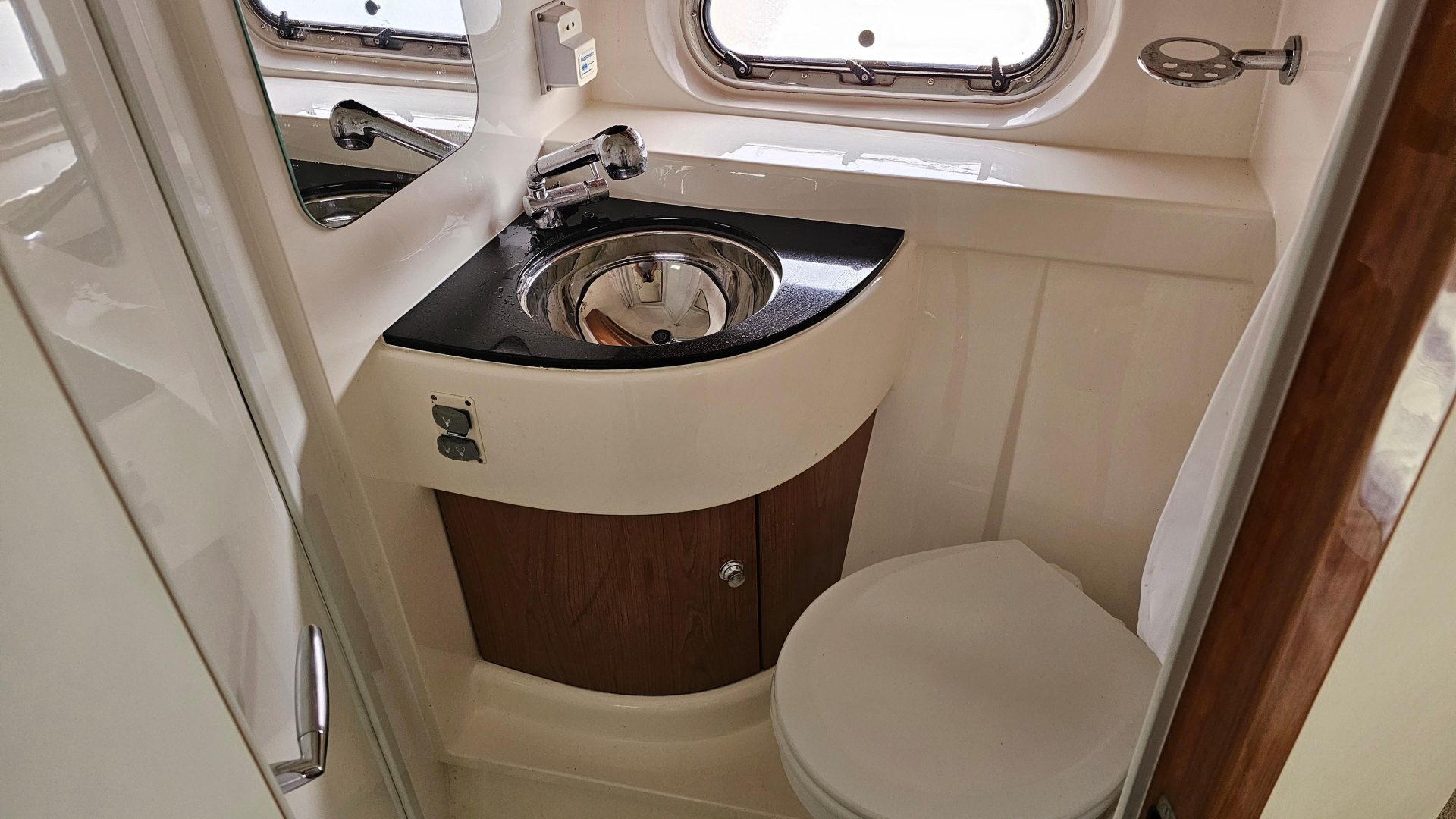 Sealine F37