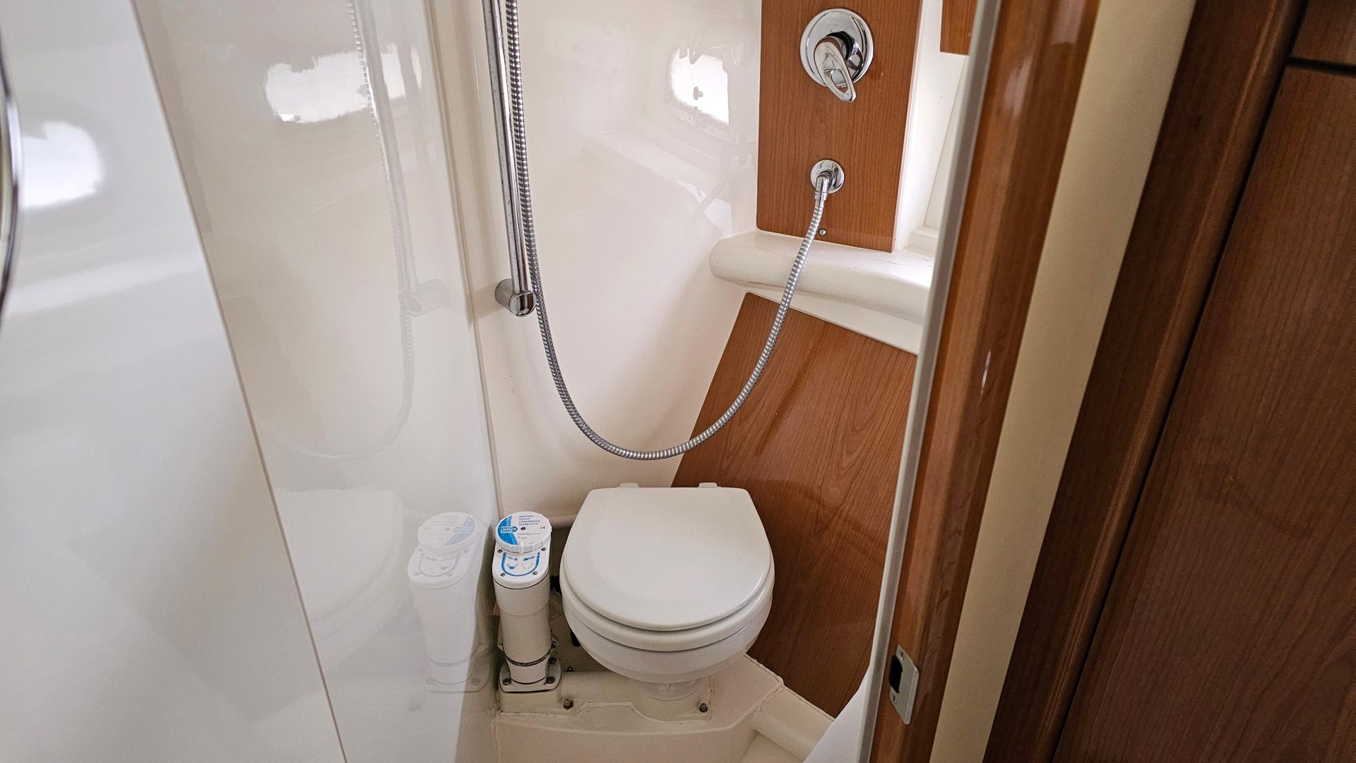 Sealine F37