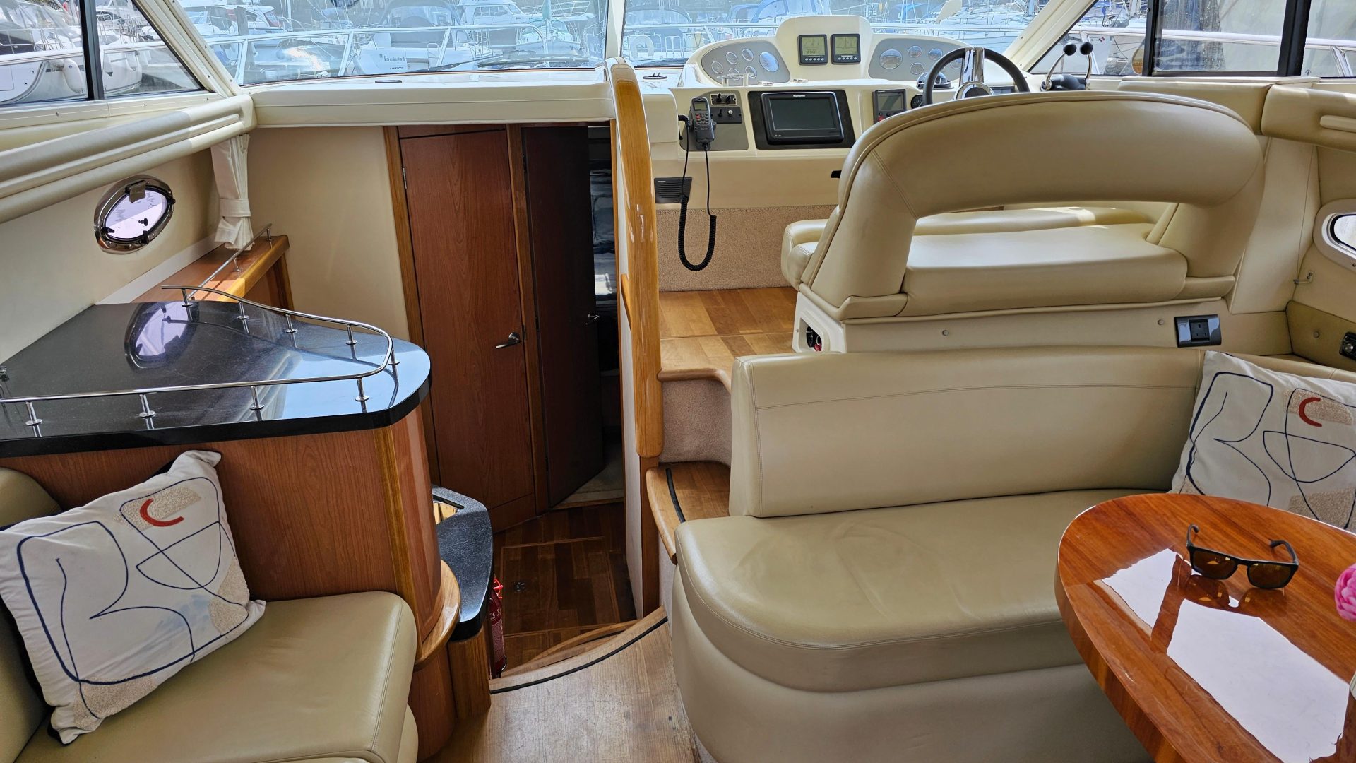 Sealine F37