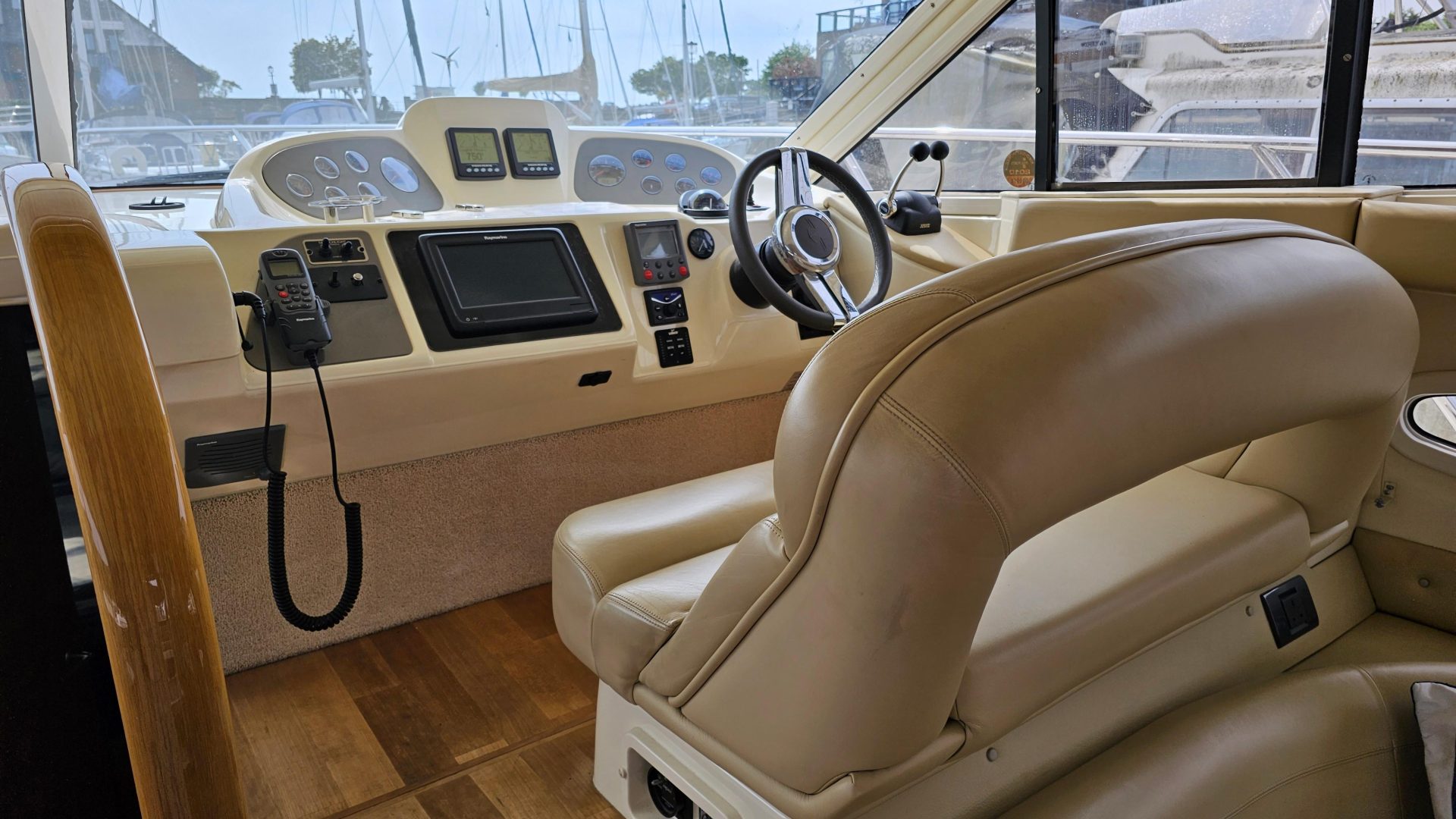 Sealine F37