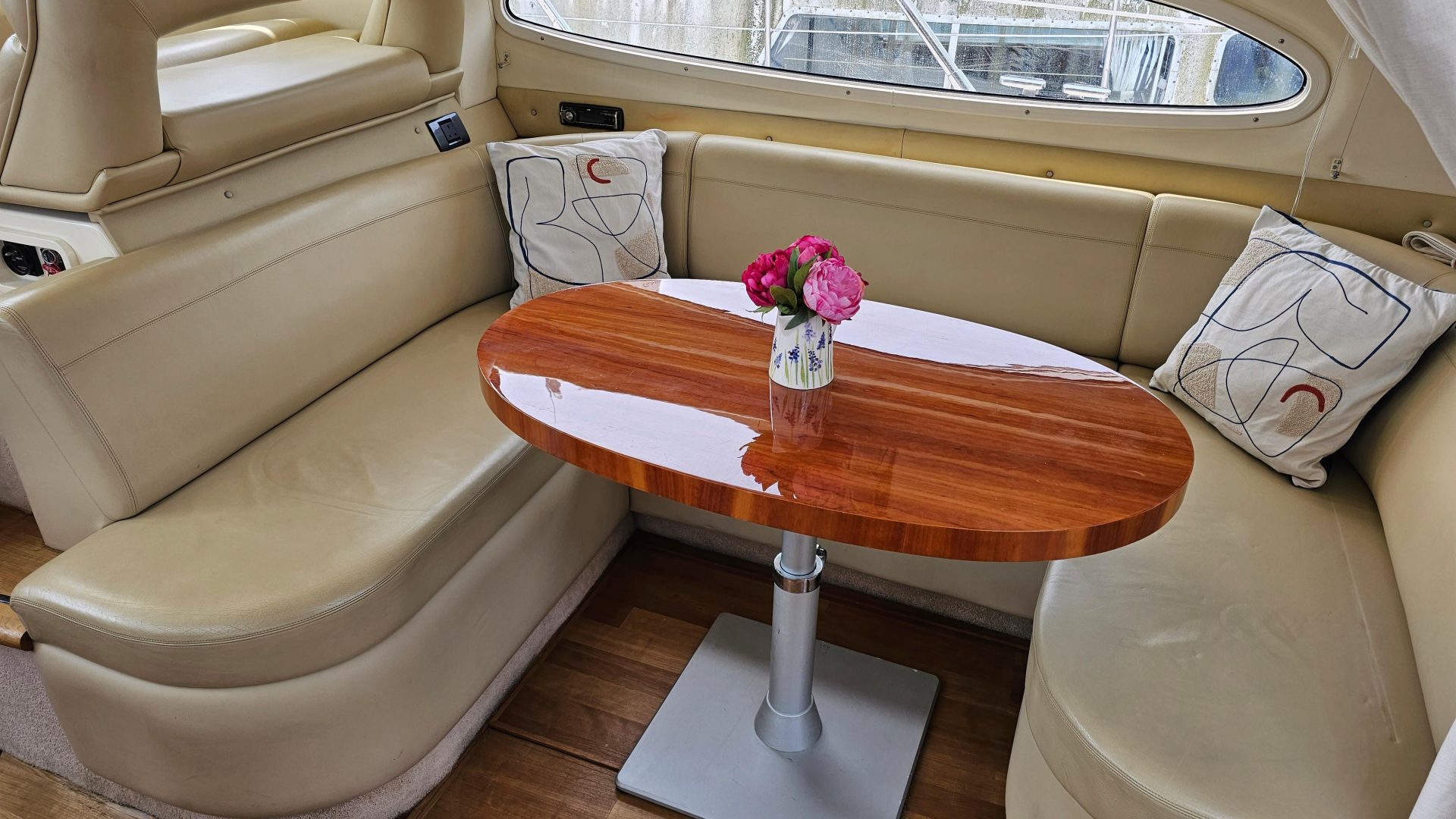 Sealine F37