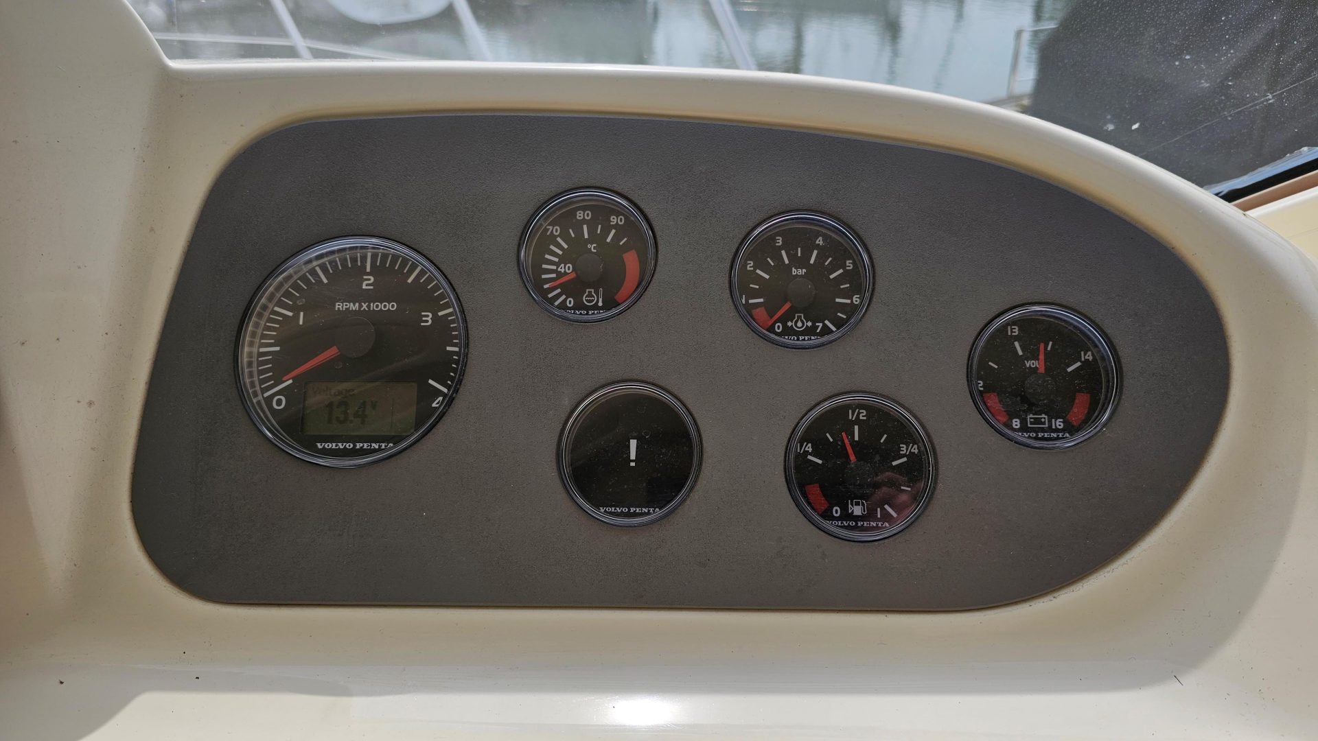 Sealine F37