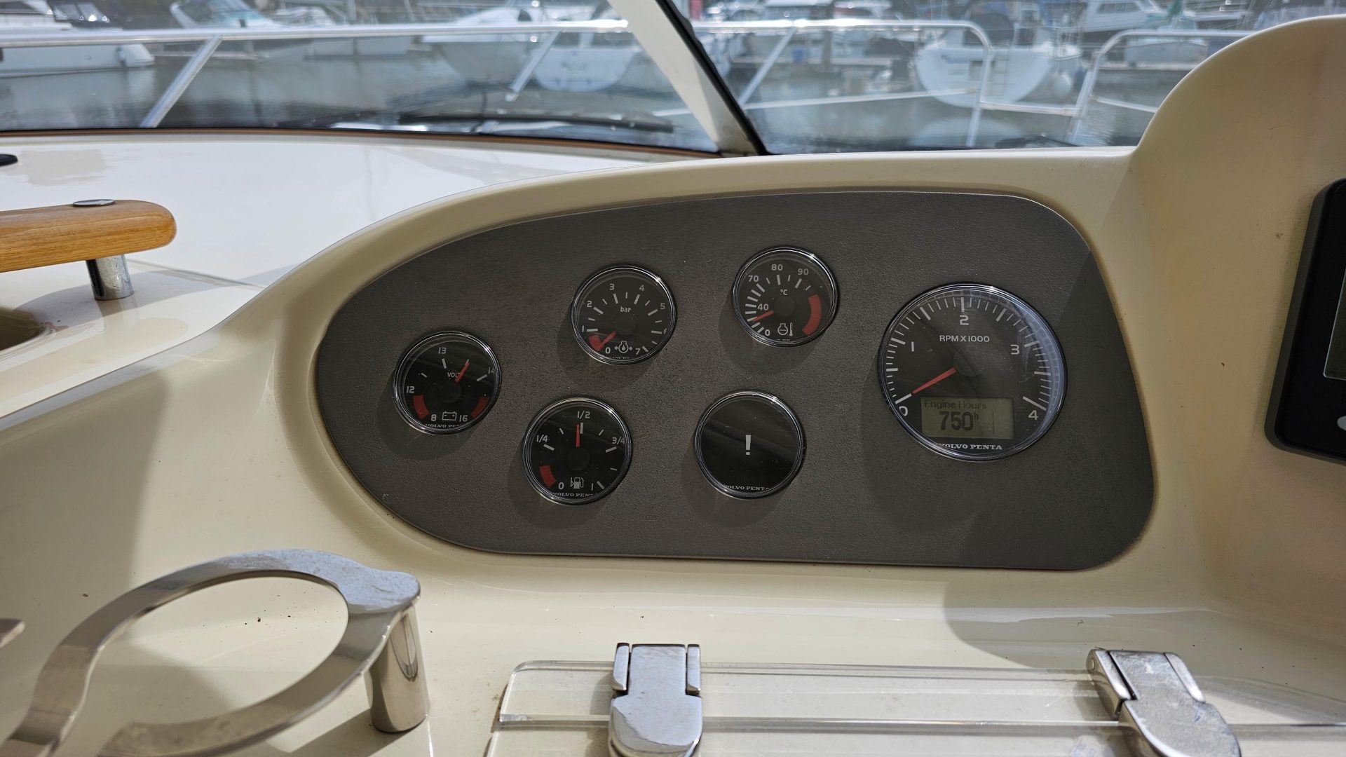 Sealine F37