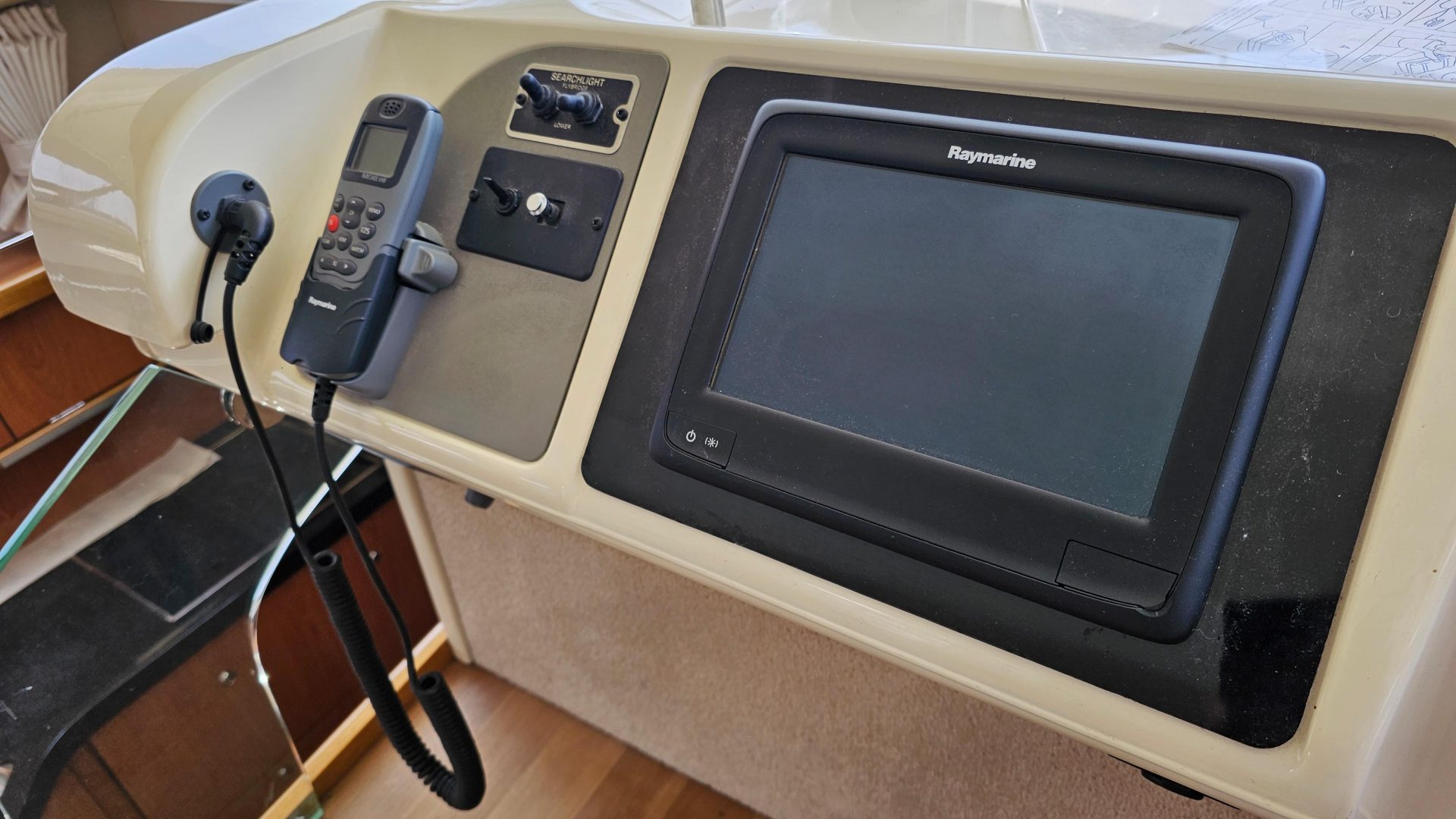 Sealine F37