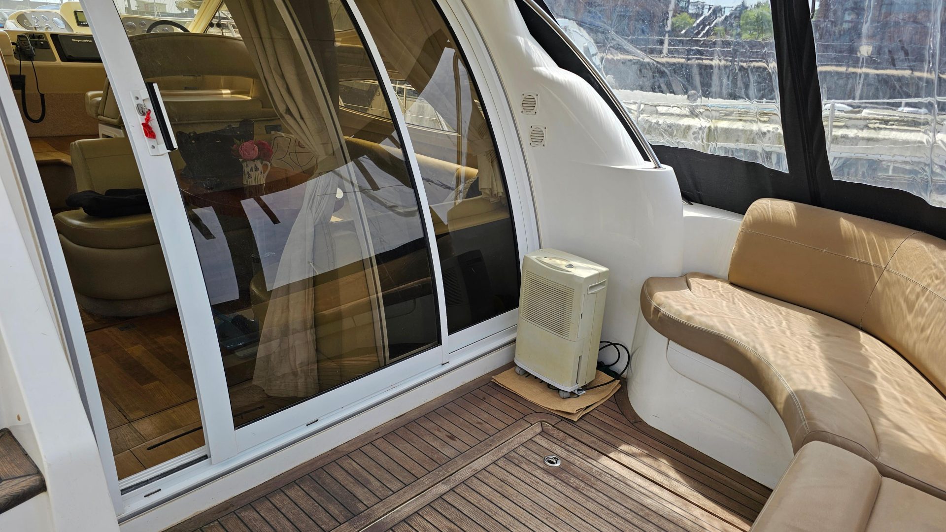Sealine F37