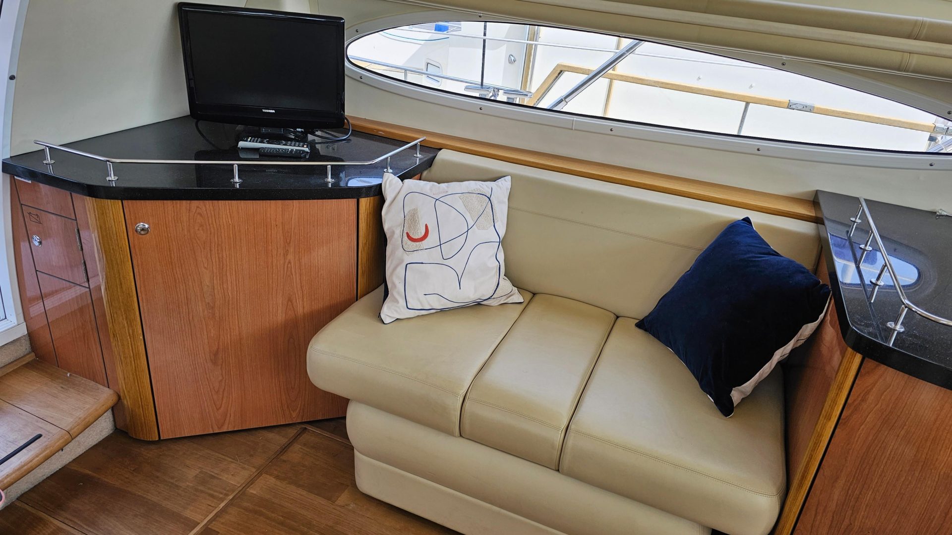 Sealine F37