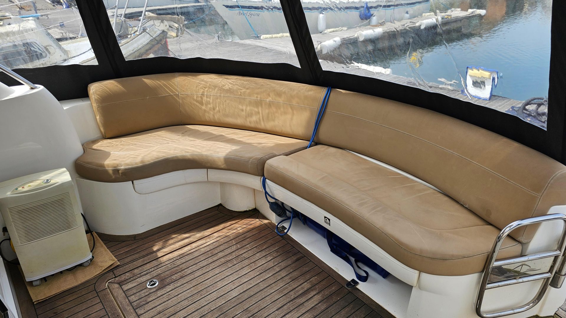 Sealine F37