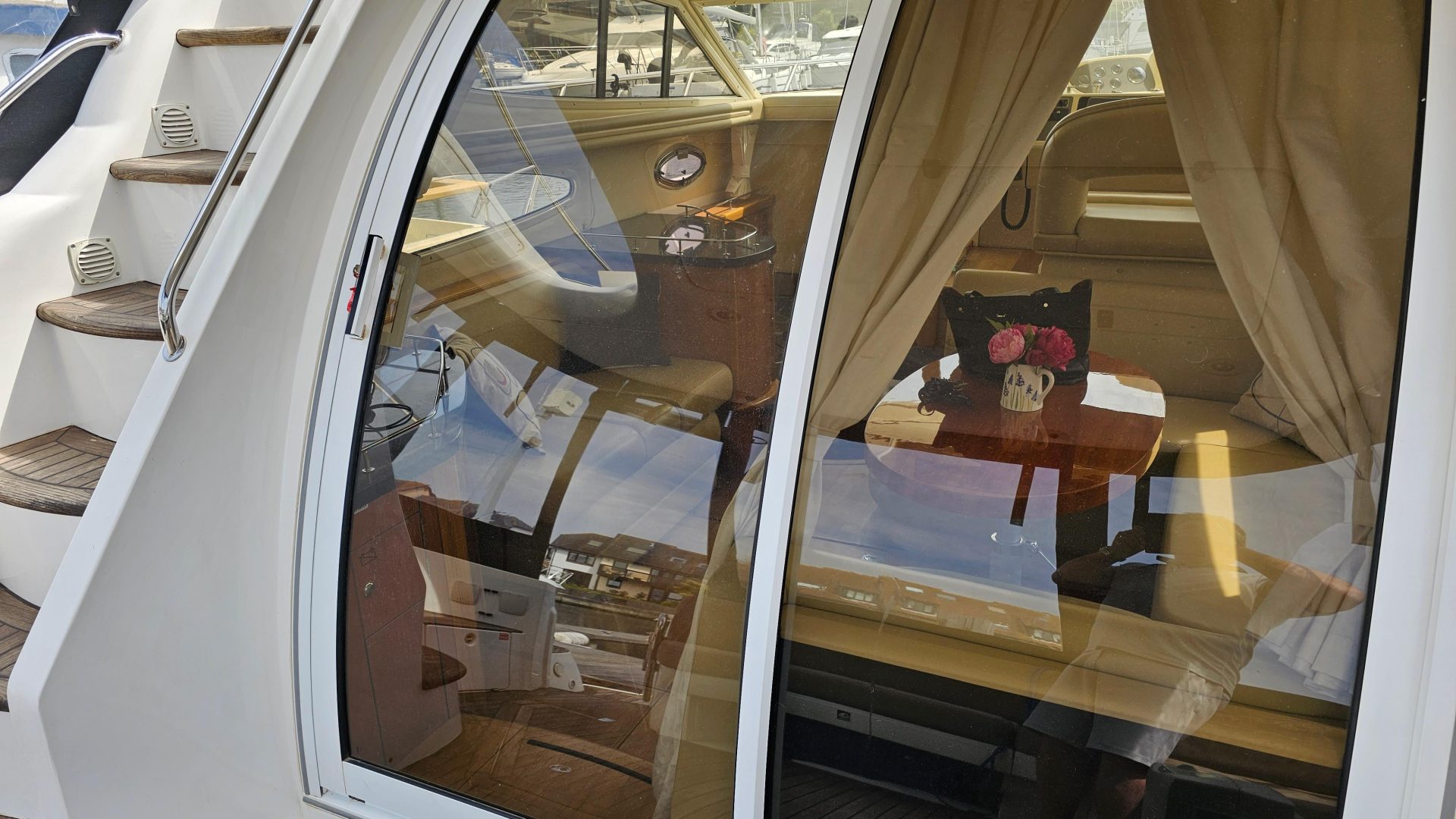 Sealine F37