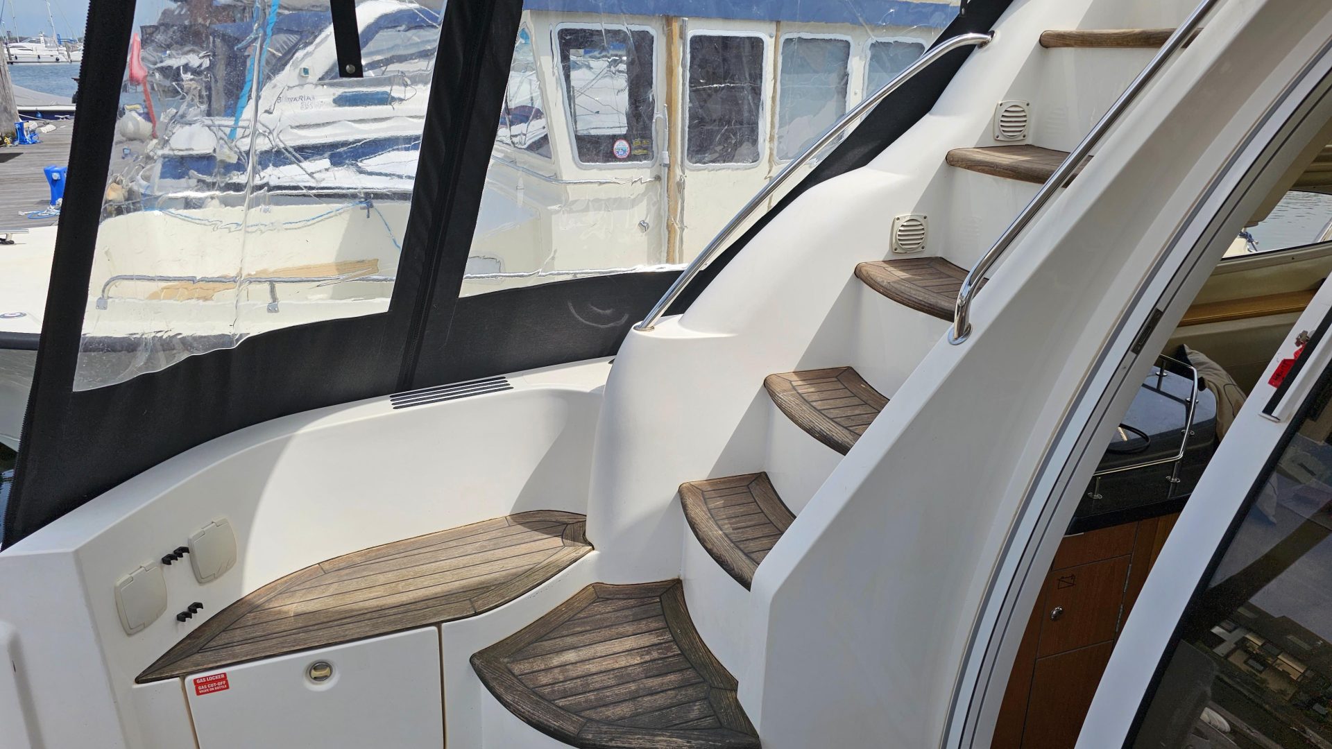 Sealine F37