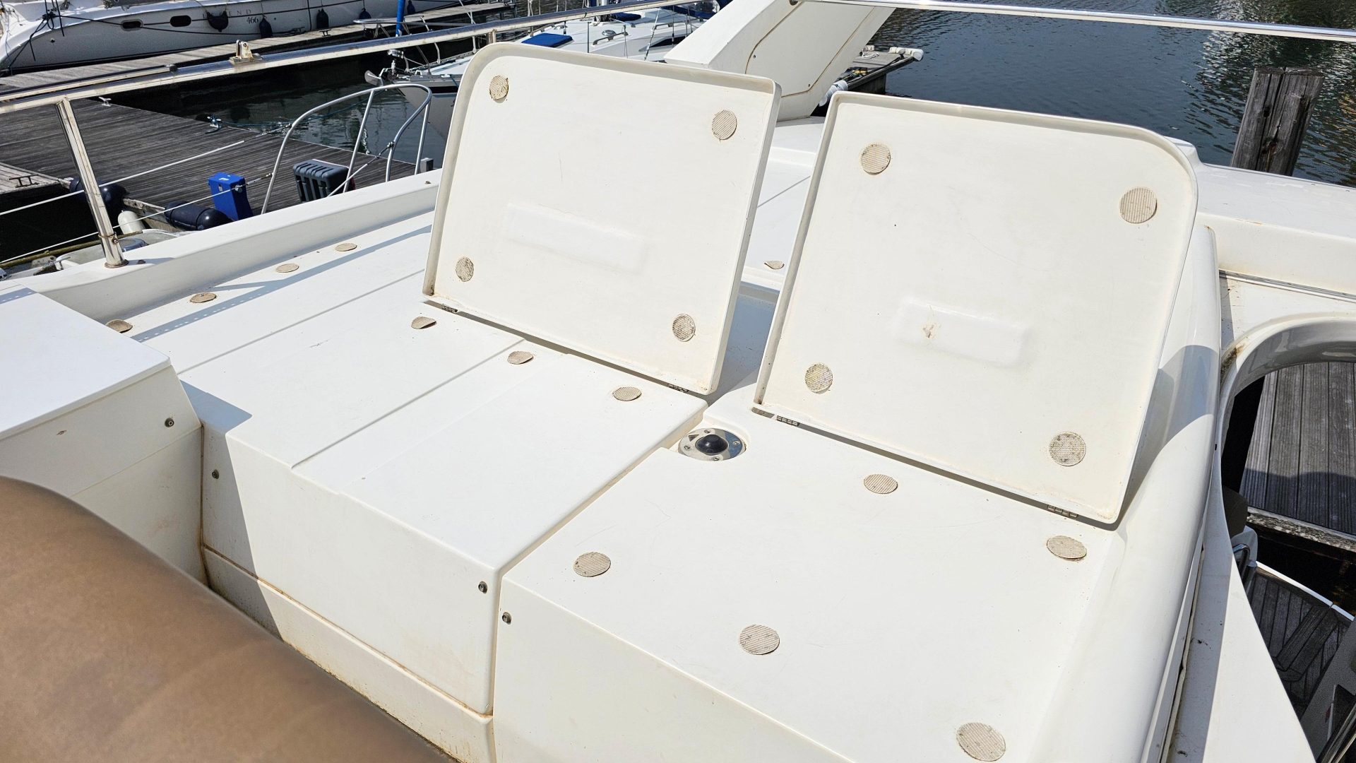 Sealine F37