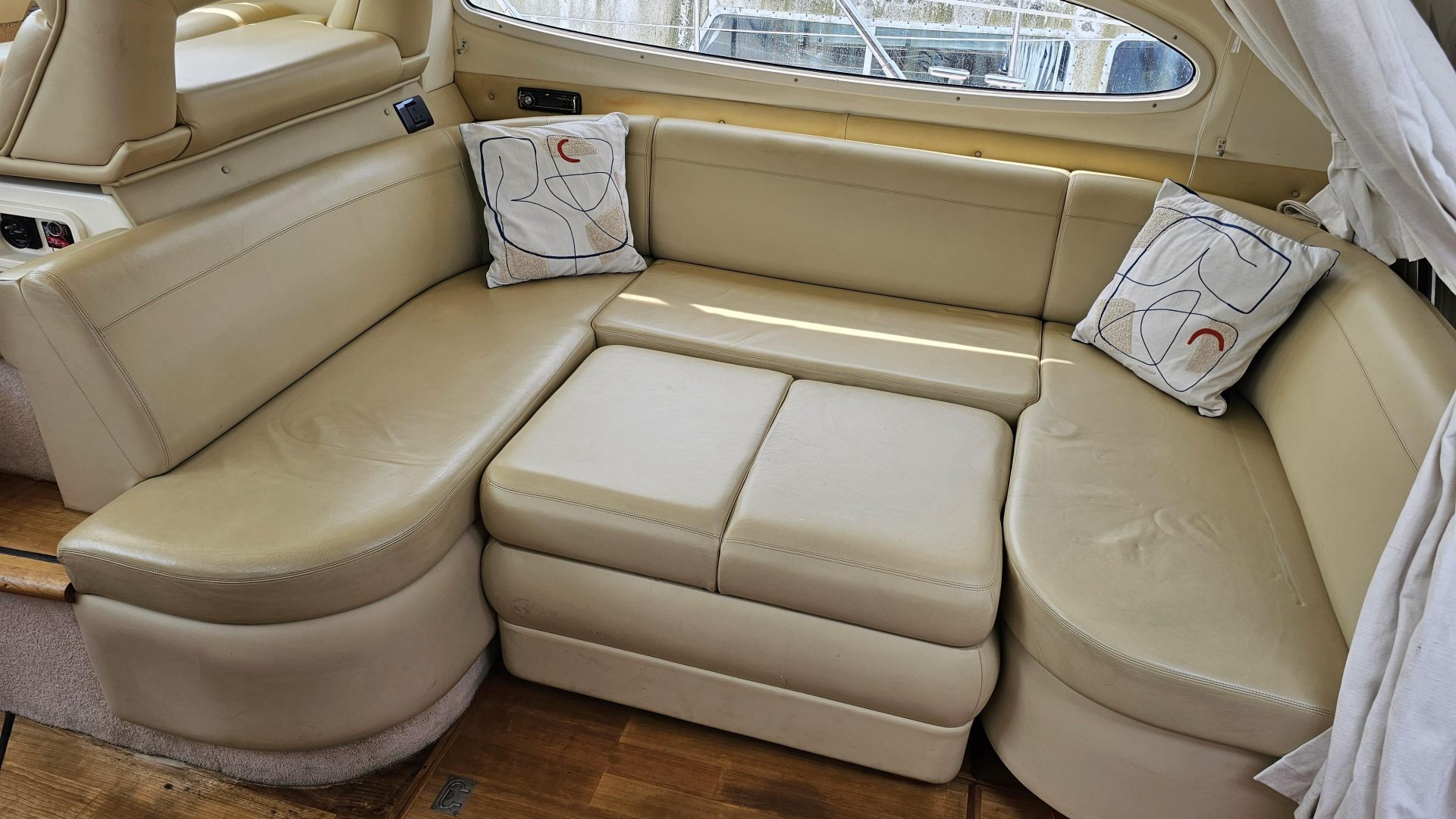 Sealine F37