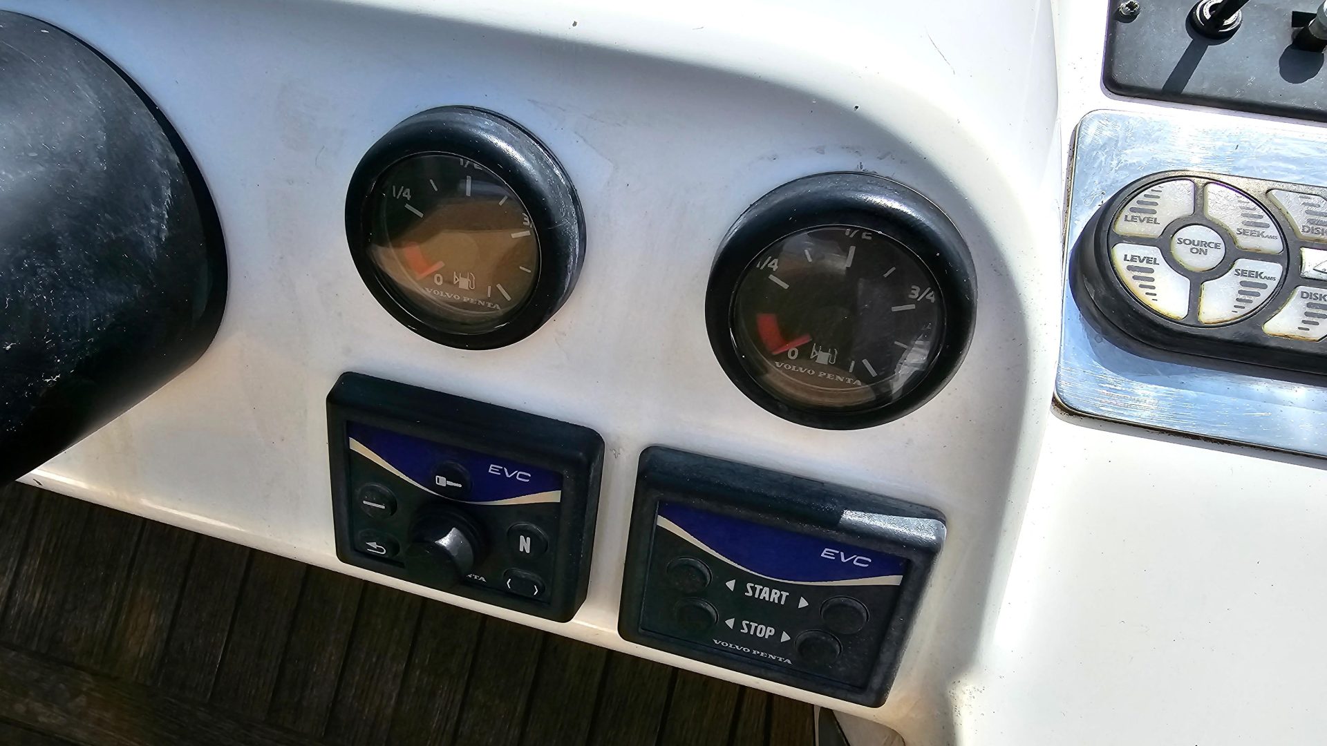 Sealine F37