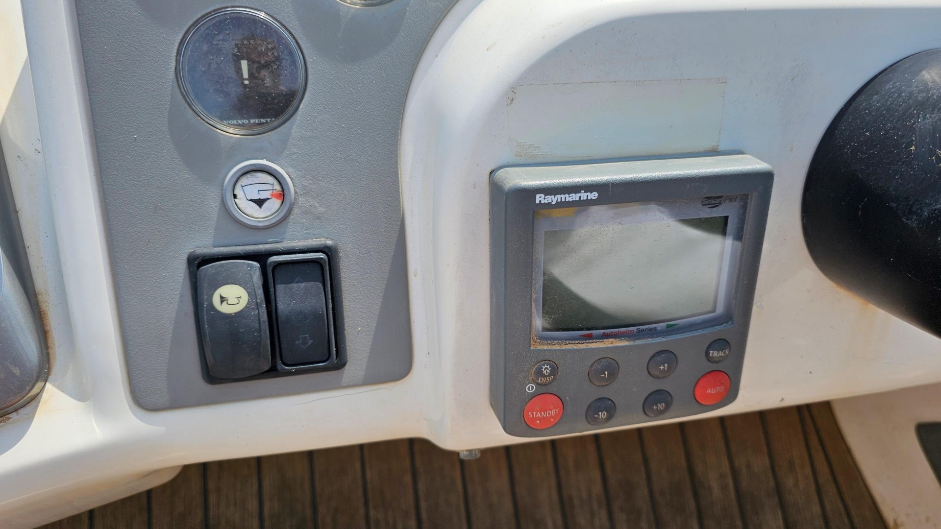Sealine F37