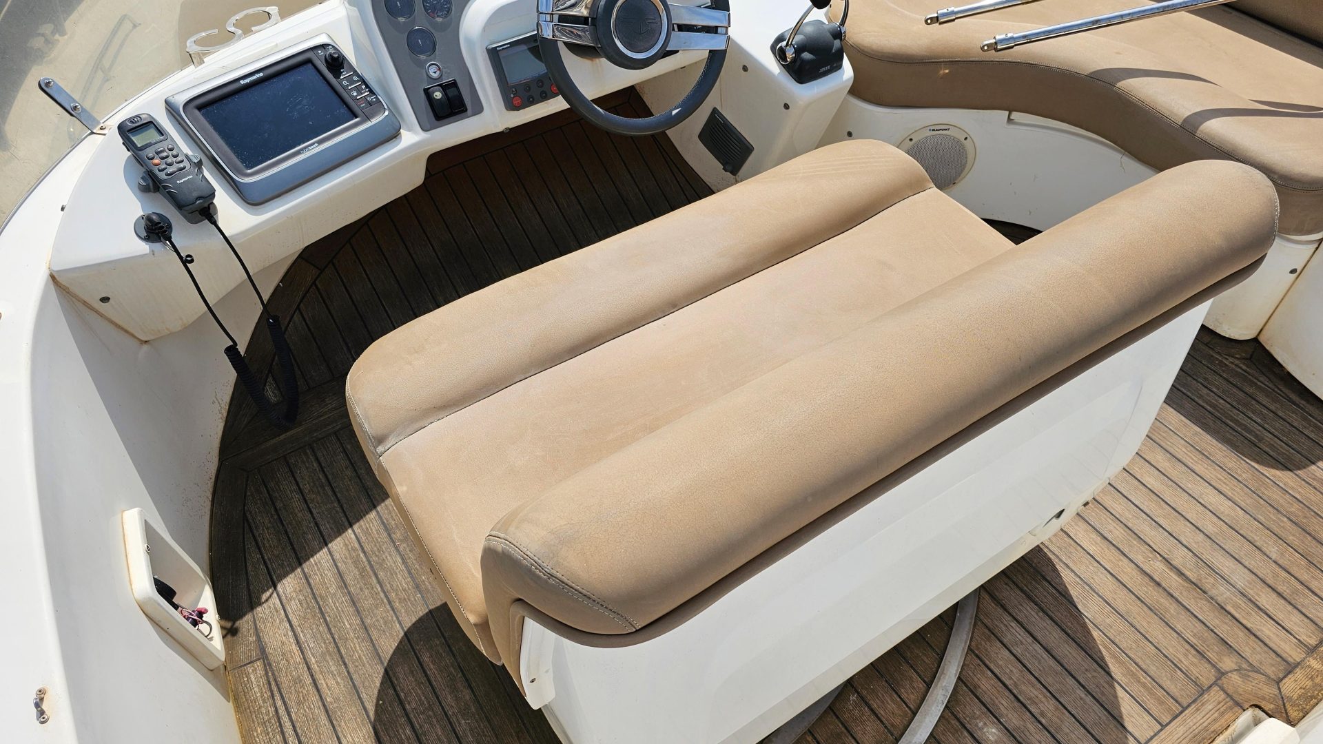 Sealine F37