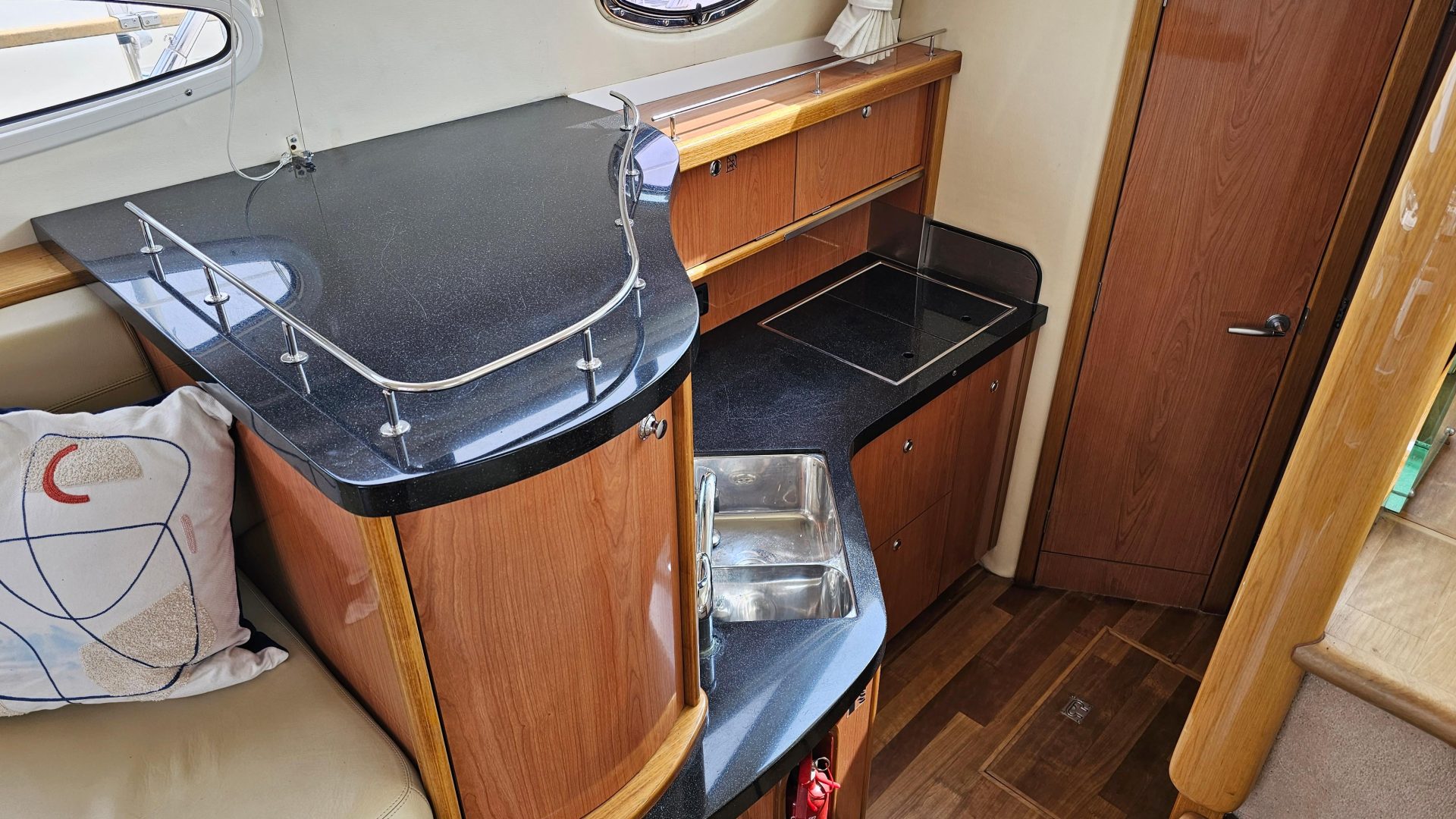 Sealine F37