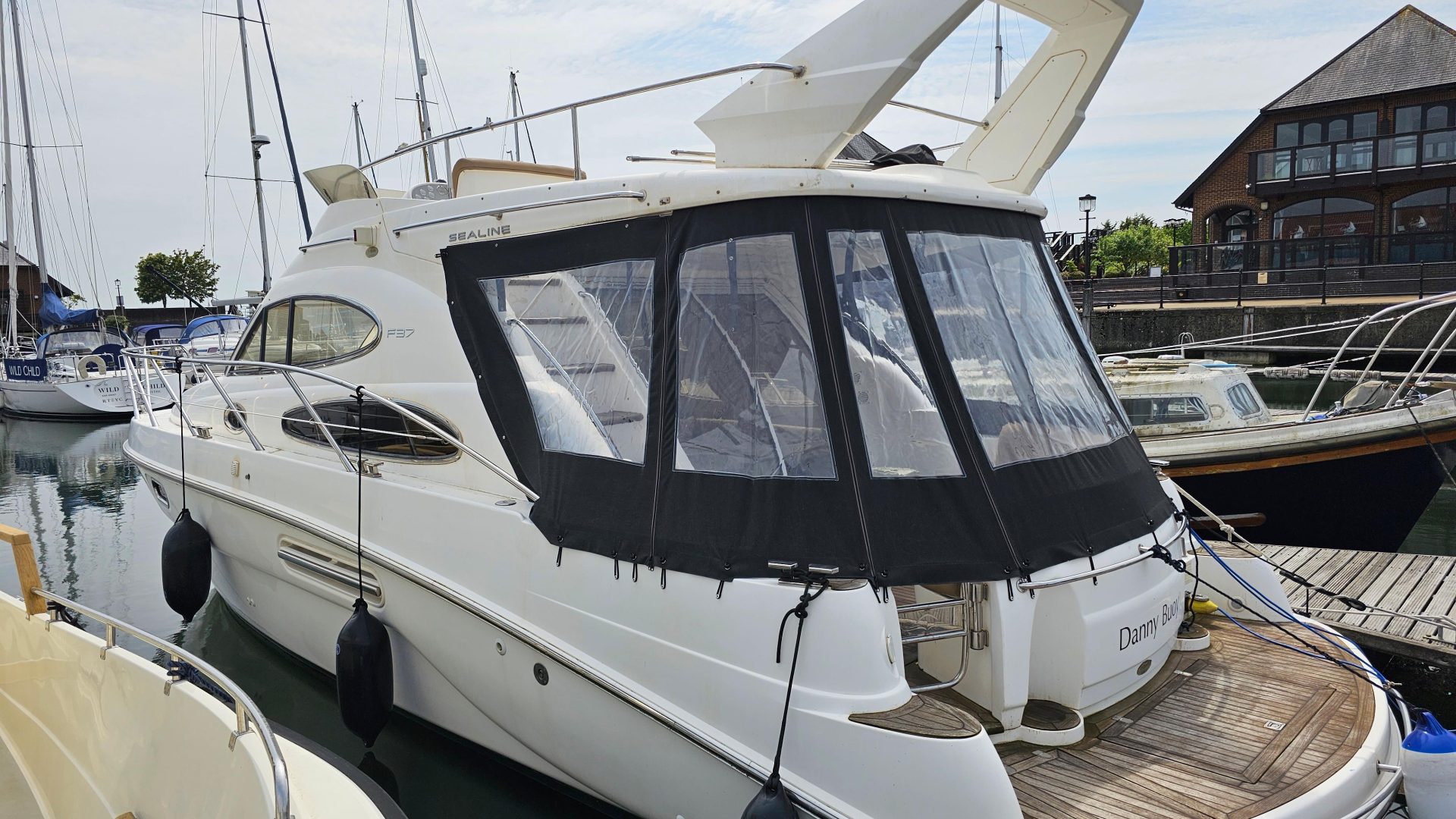 Sealine F37