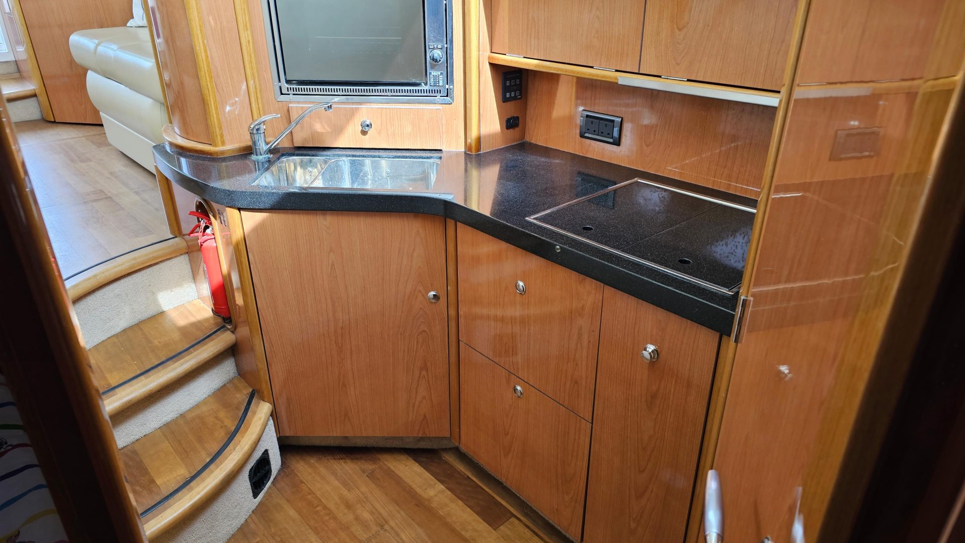 Sealine F37