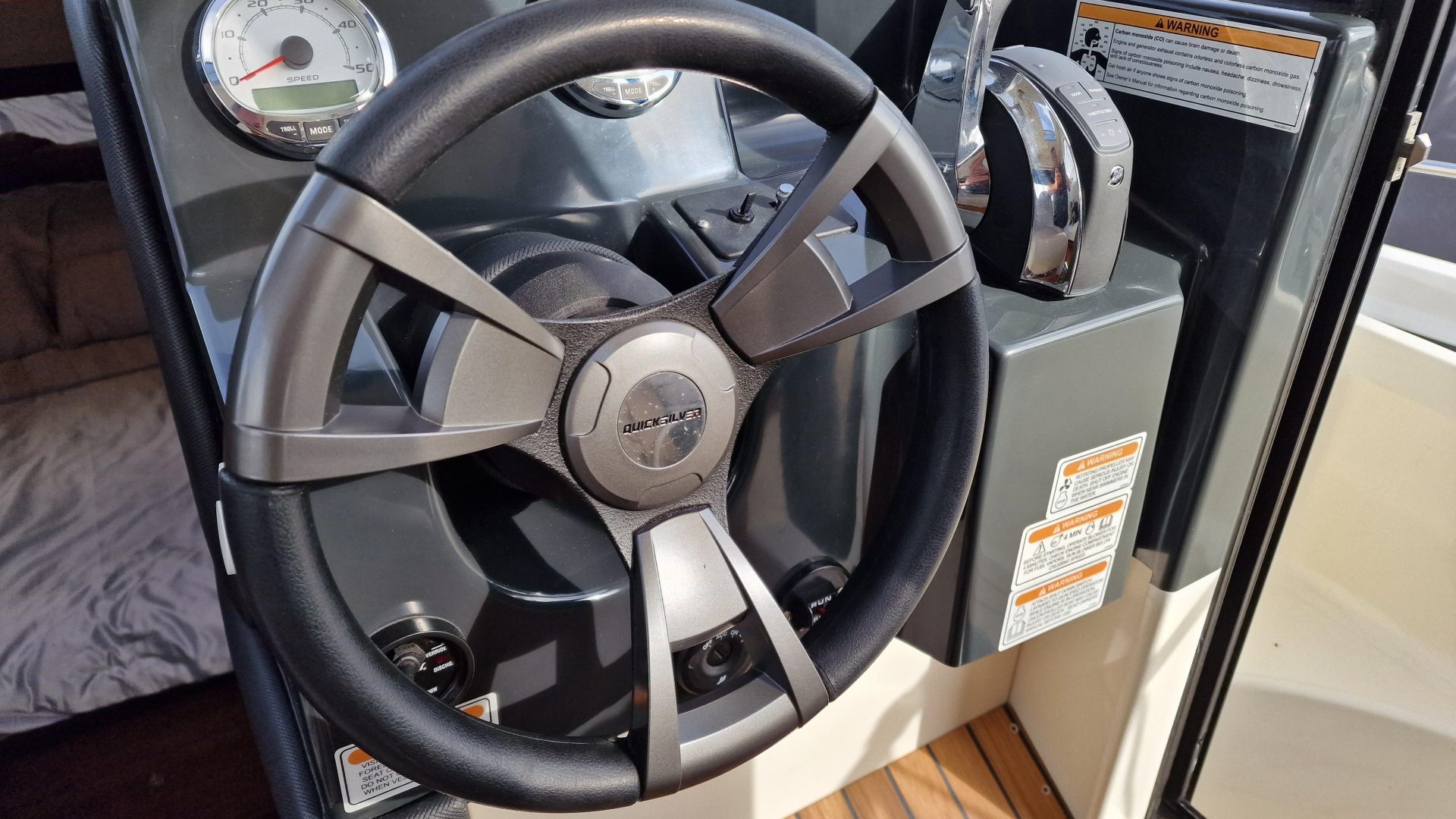 Quicksilver 855 Weekend