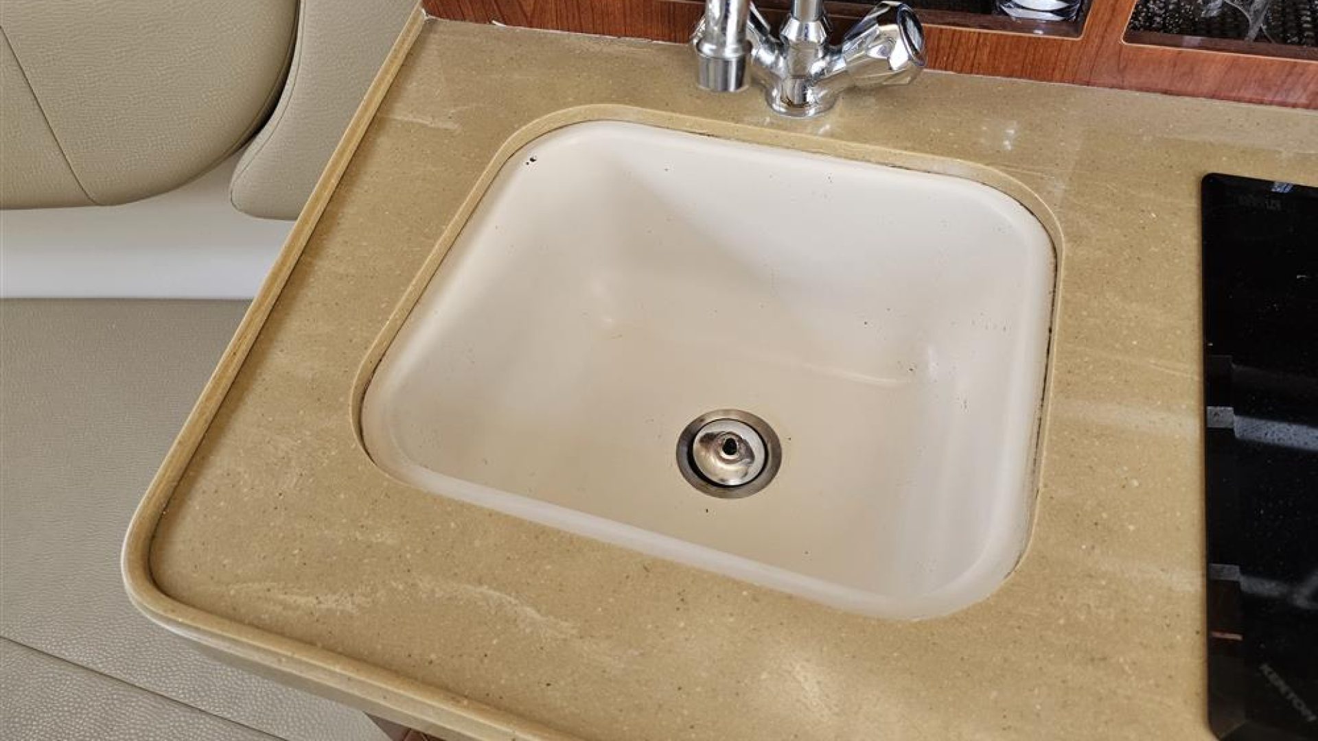 Regal 2565