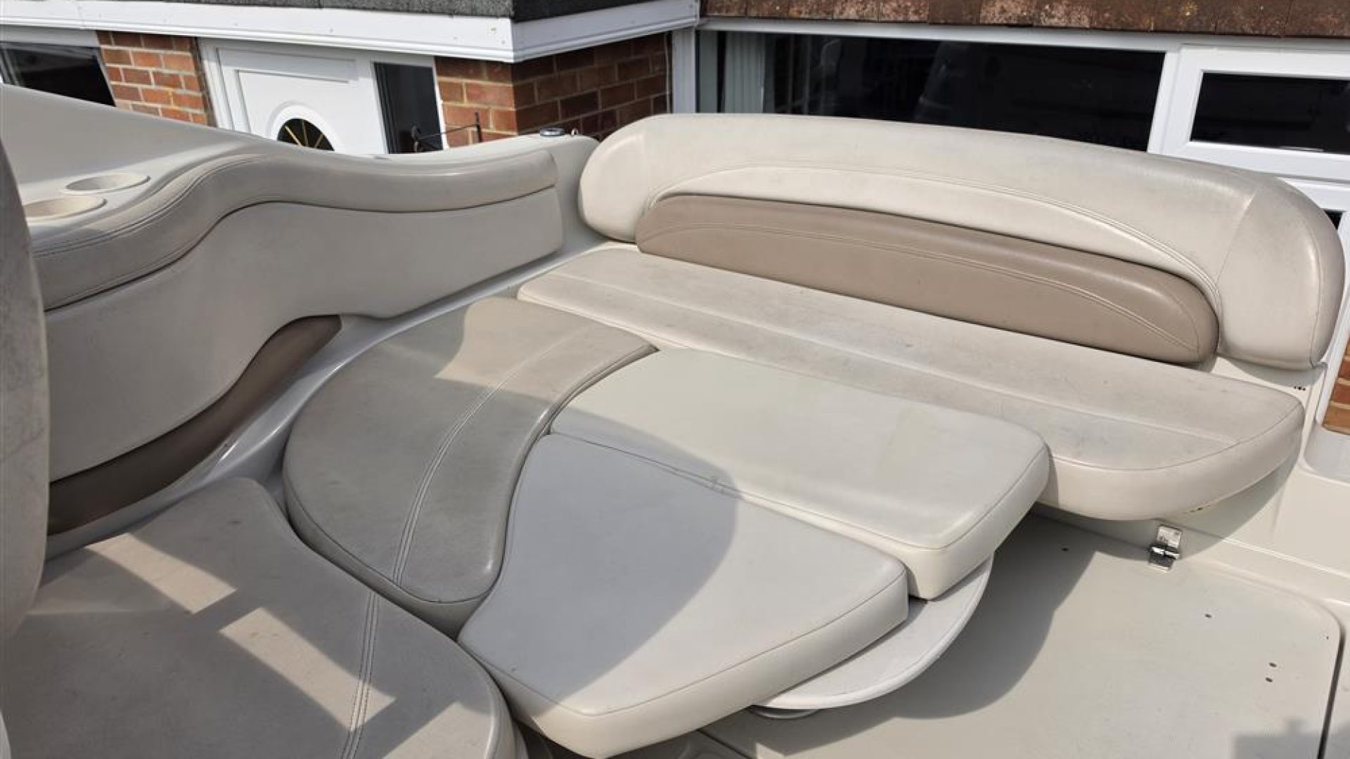 Regal 242 Commodore