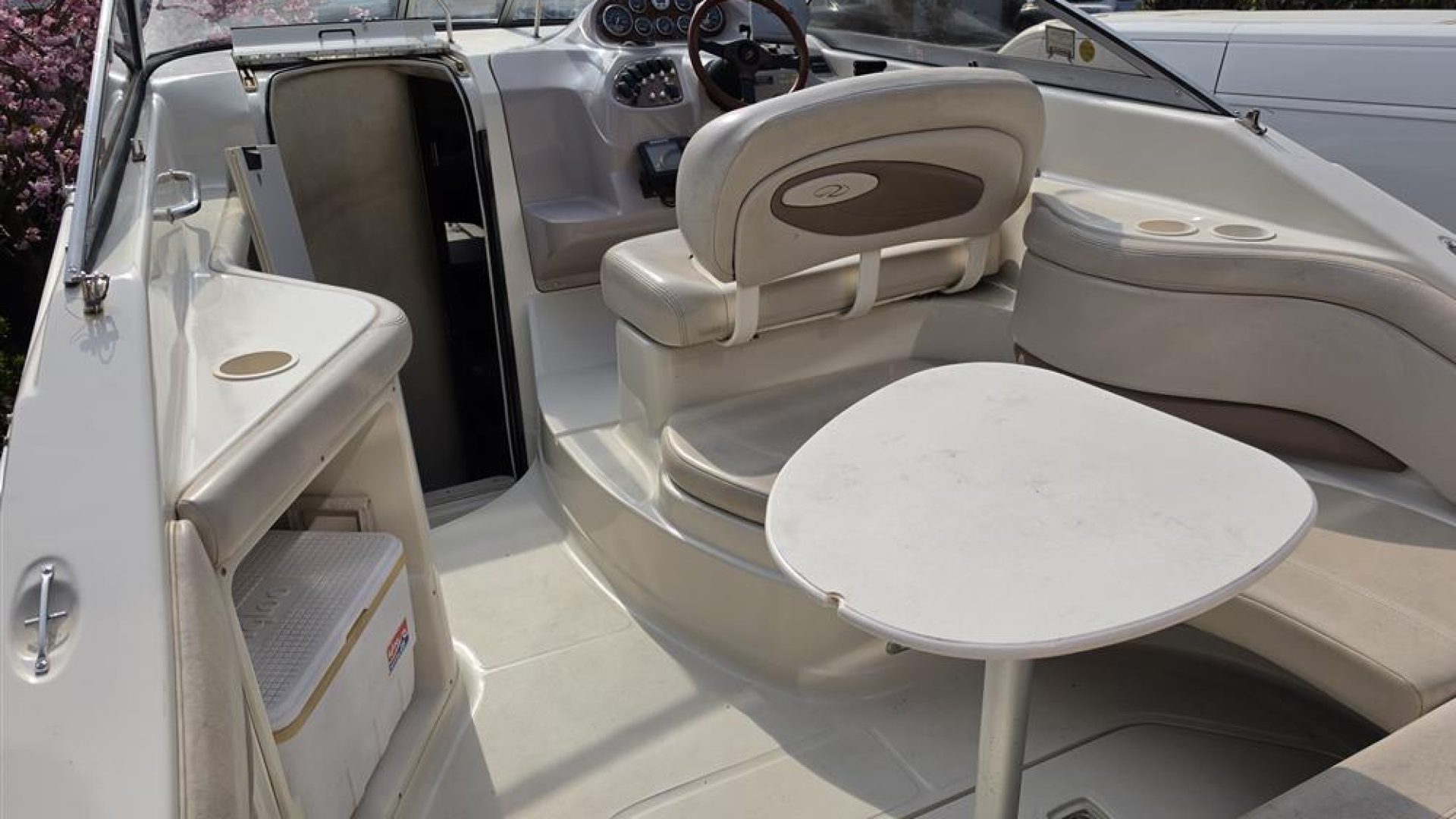 Regal 242 Commodore