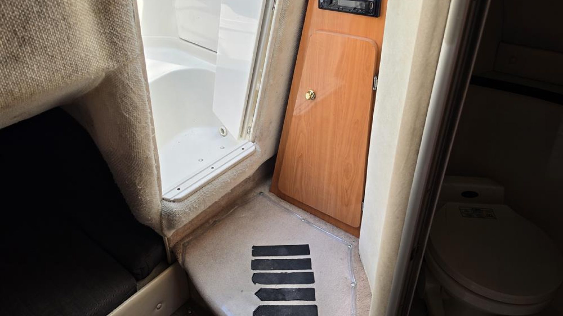 Regal 242 Commodore