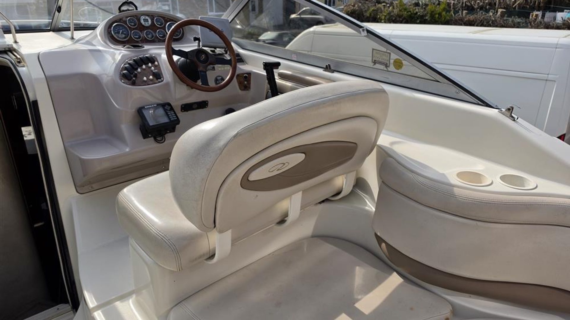 Regal 242 Commodore