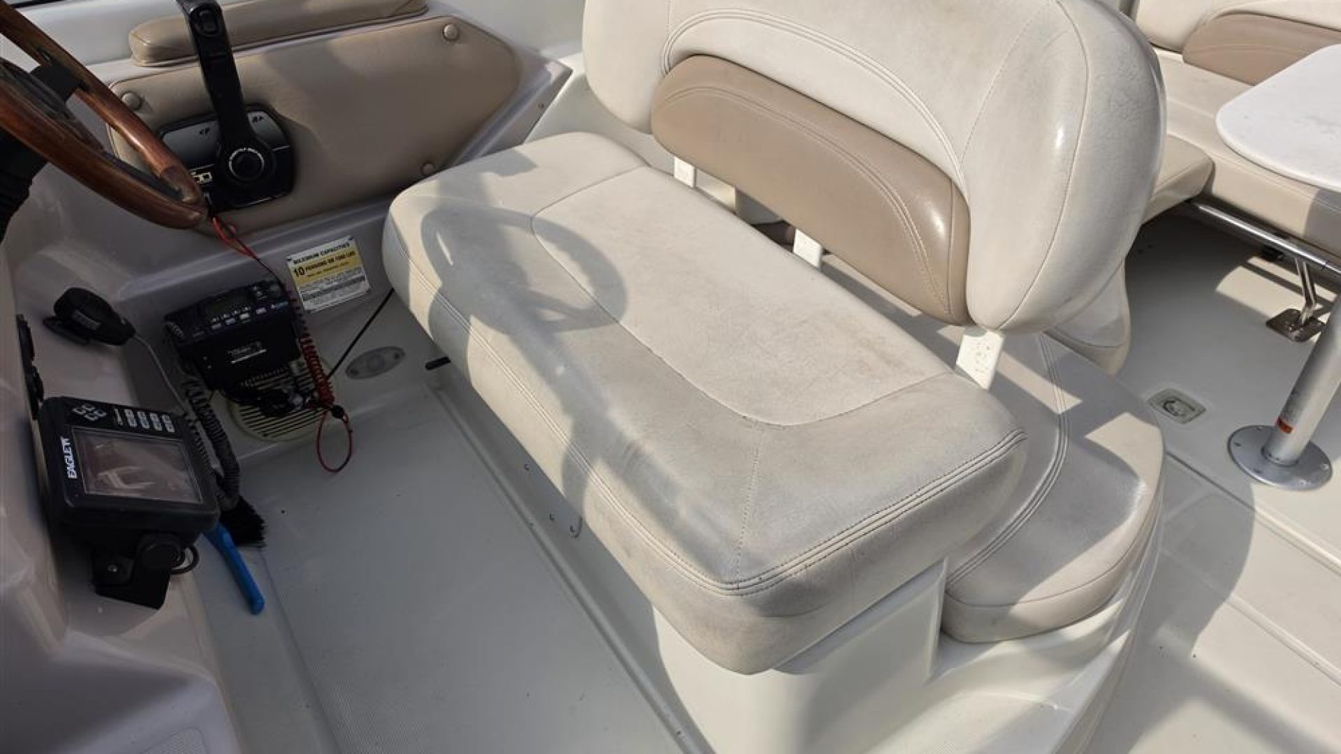 Regal 242 Commodore