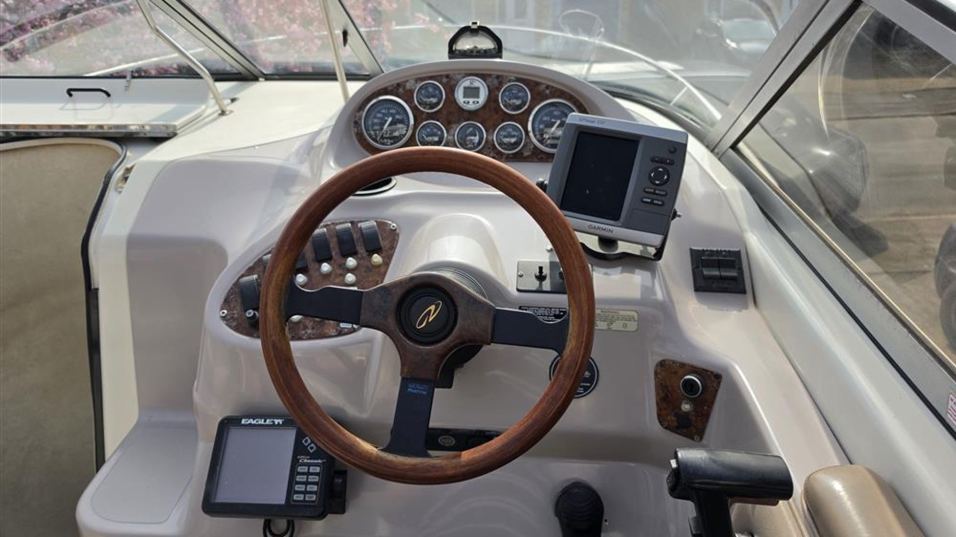Regal 242 Commodore
