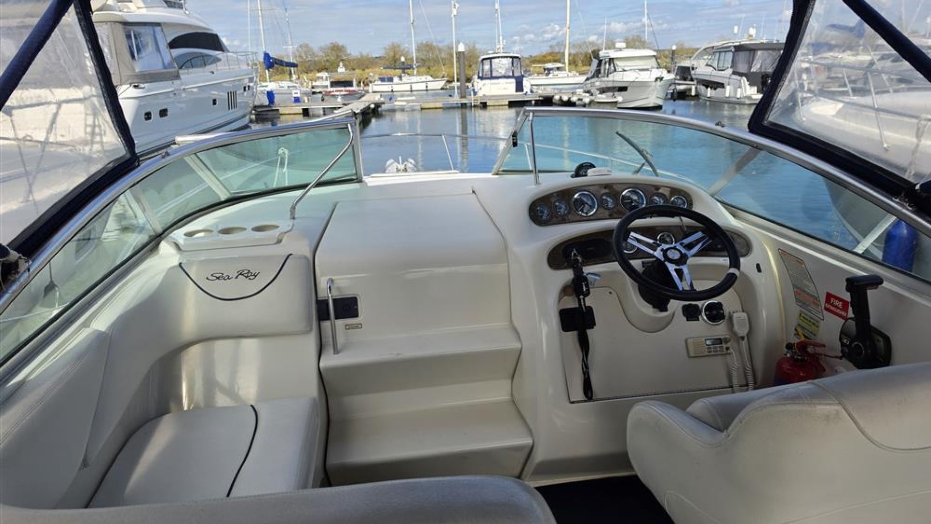 Sea Ray Sundancer 240