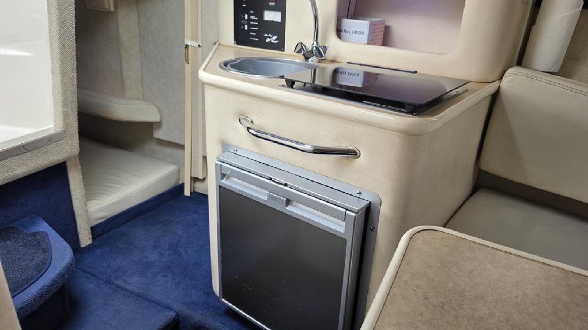 Sea Ray Sundancer 240