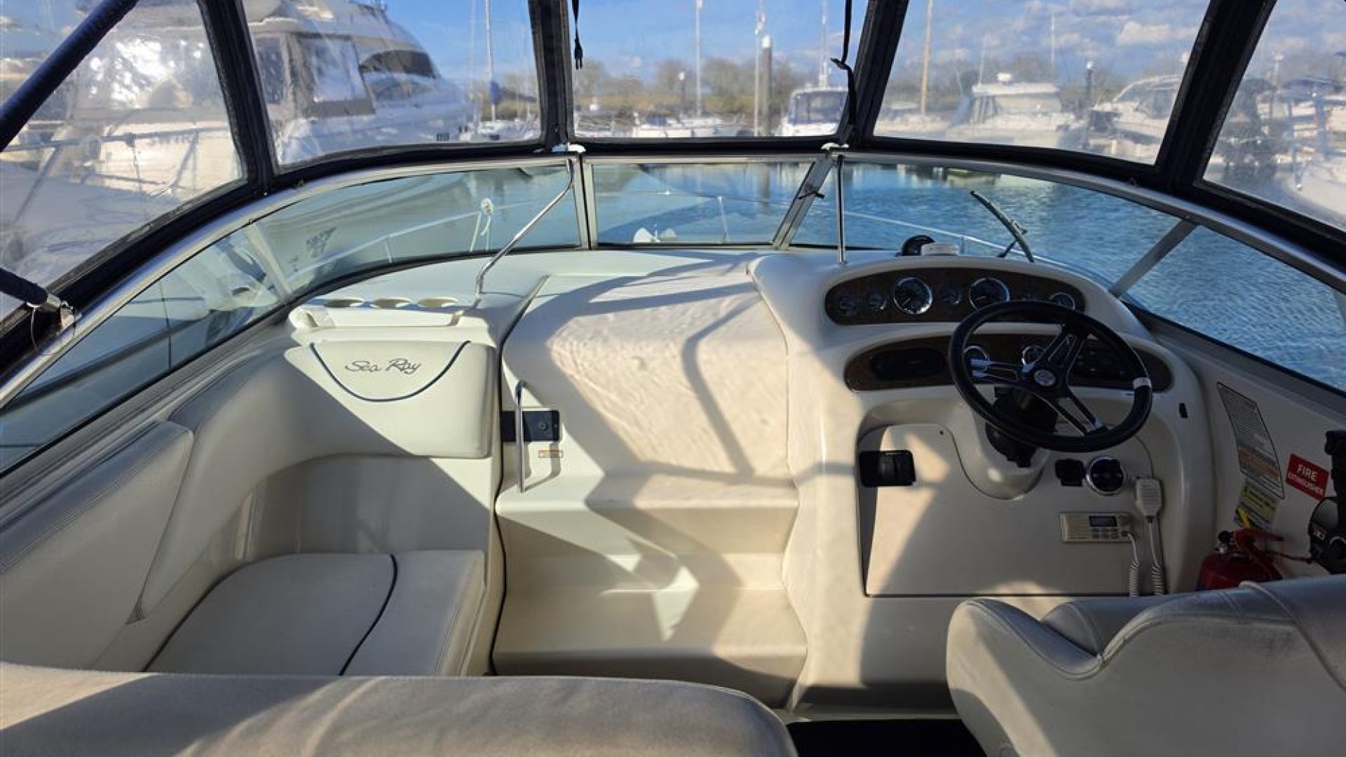 Sea Ray Sundancer 240